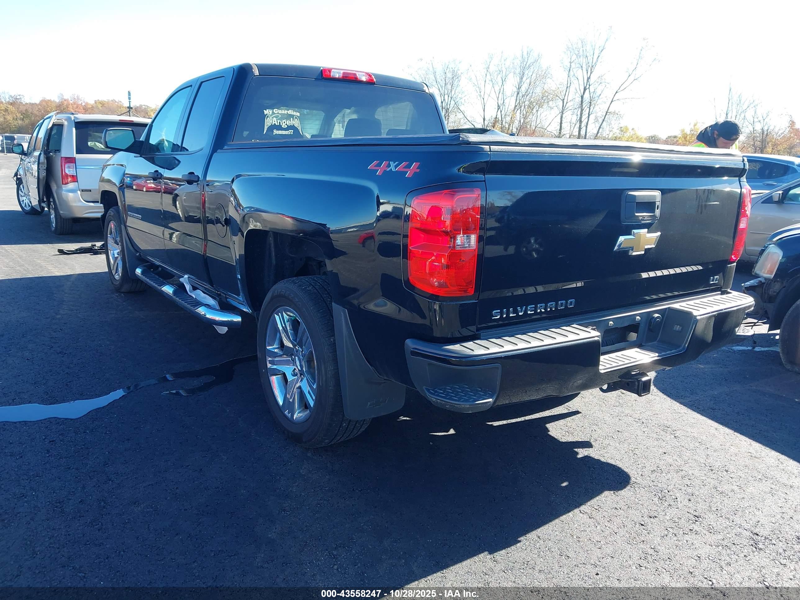 CHEVROLET SILVERADO image 3