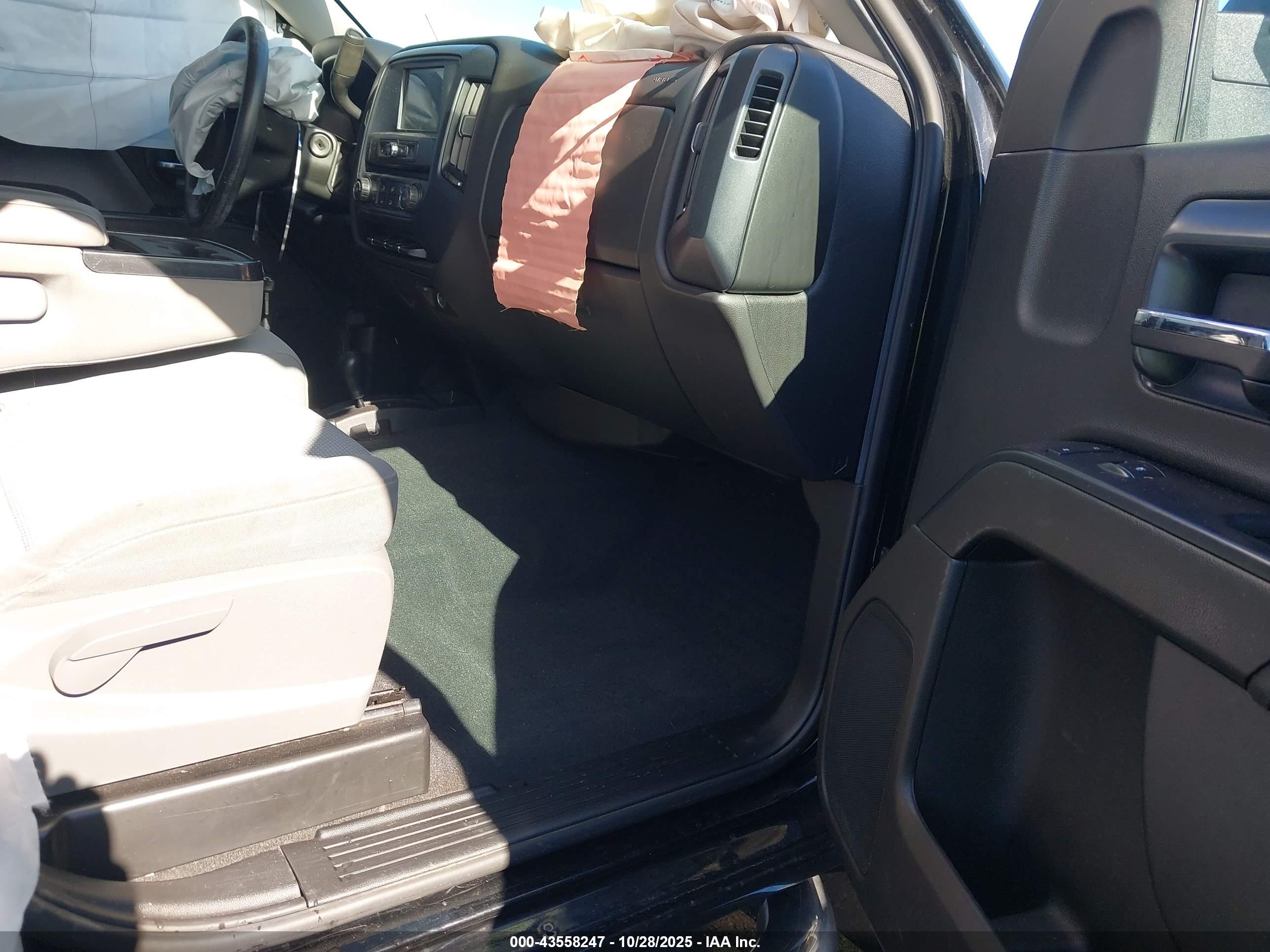 CHEVROLET SILVERADO image 5
