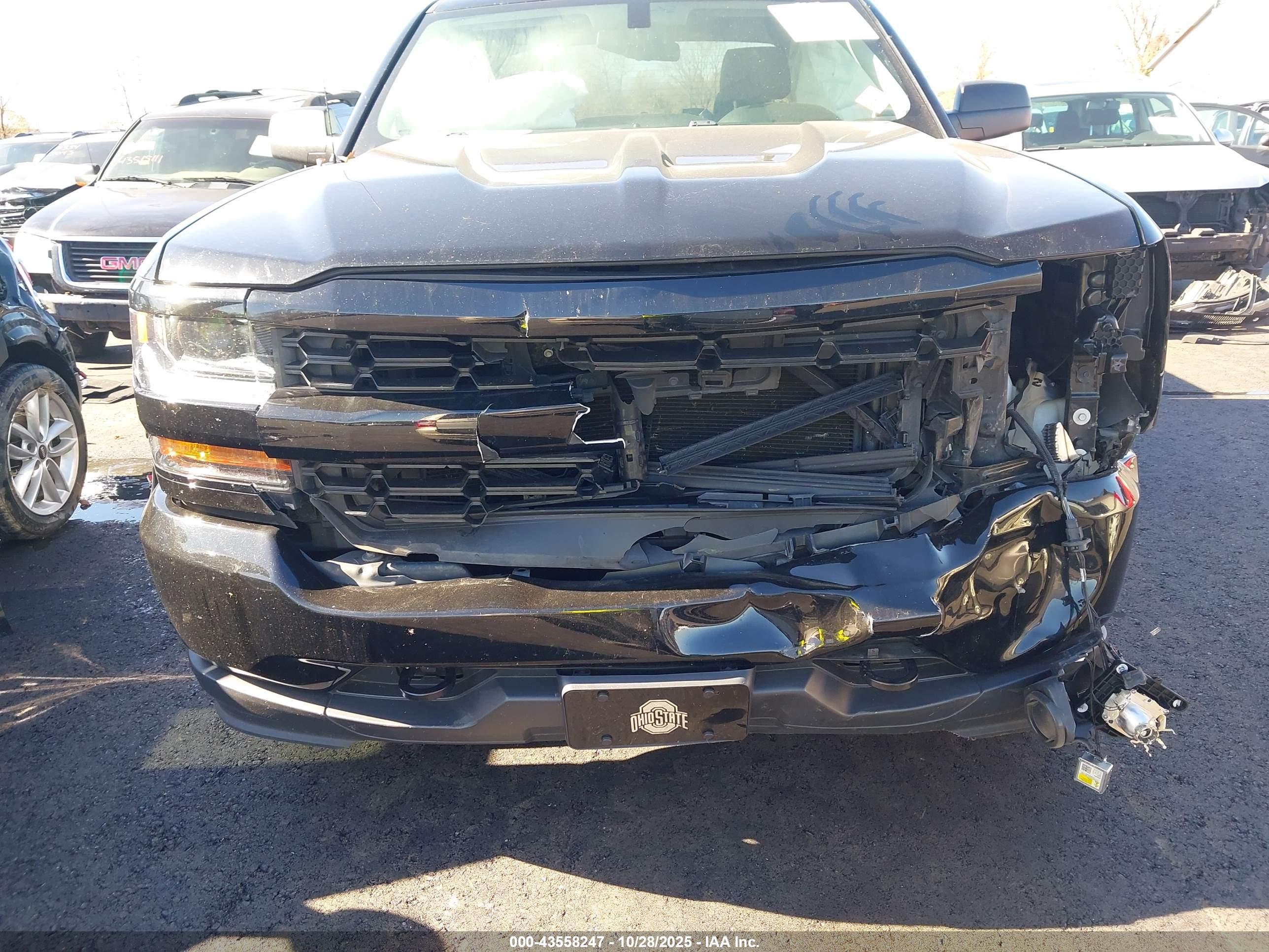 CHEVROLET SILVERADO image 6