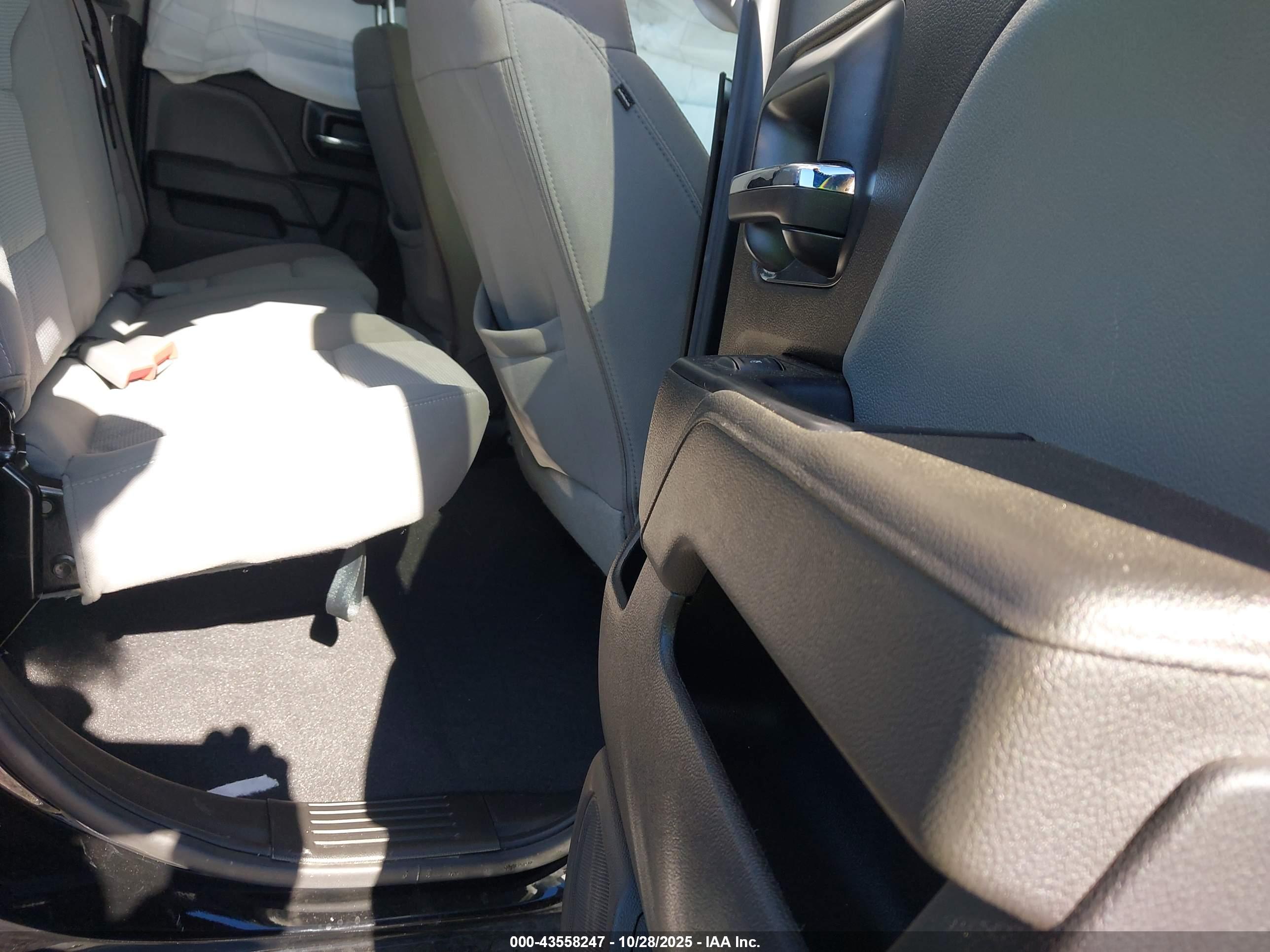 CHEVROLET SILVERADO image 8