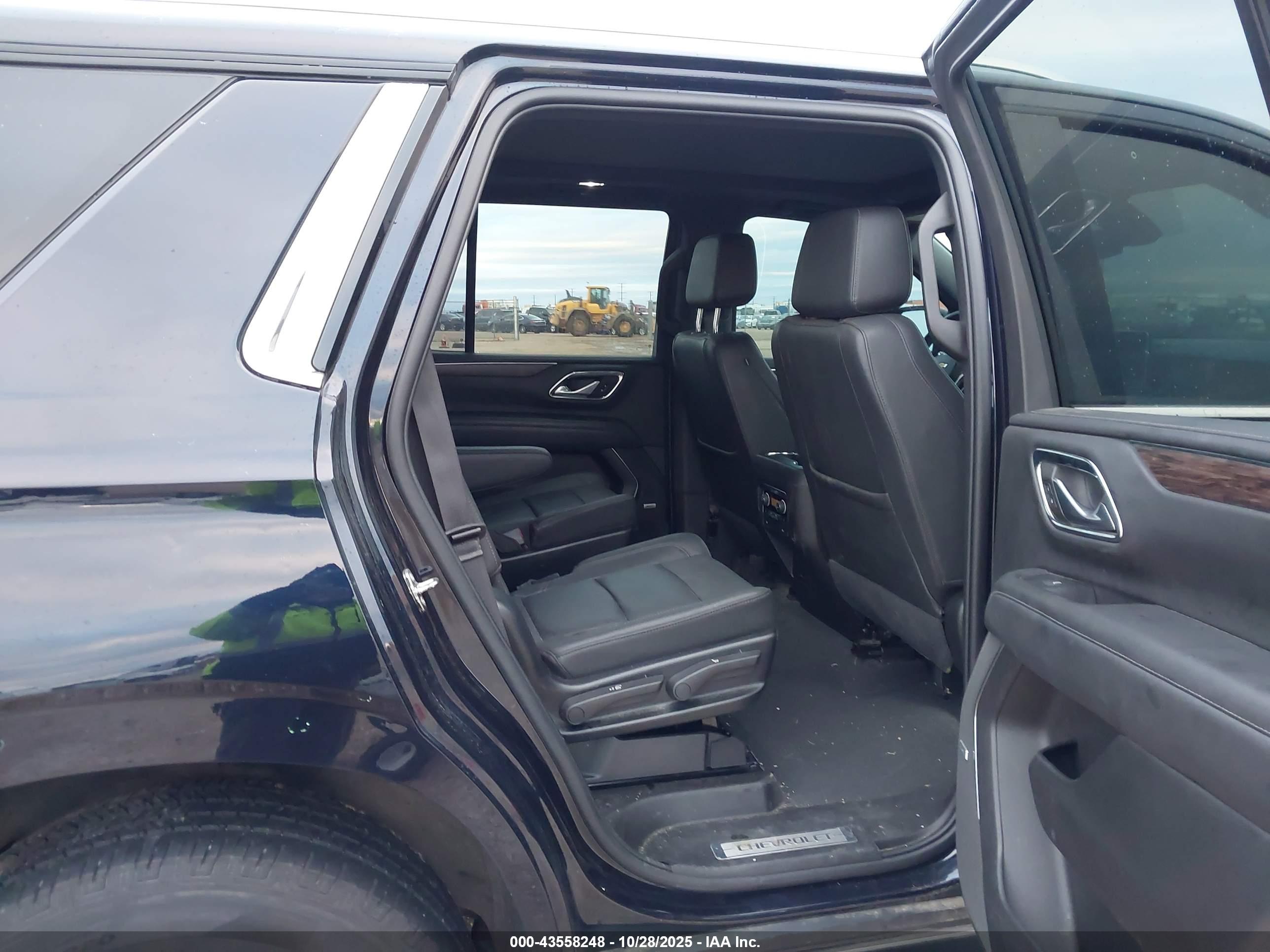 CHEVROLET TAHOE image 8