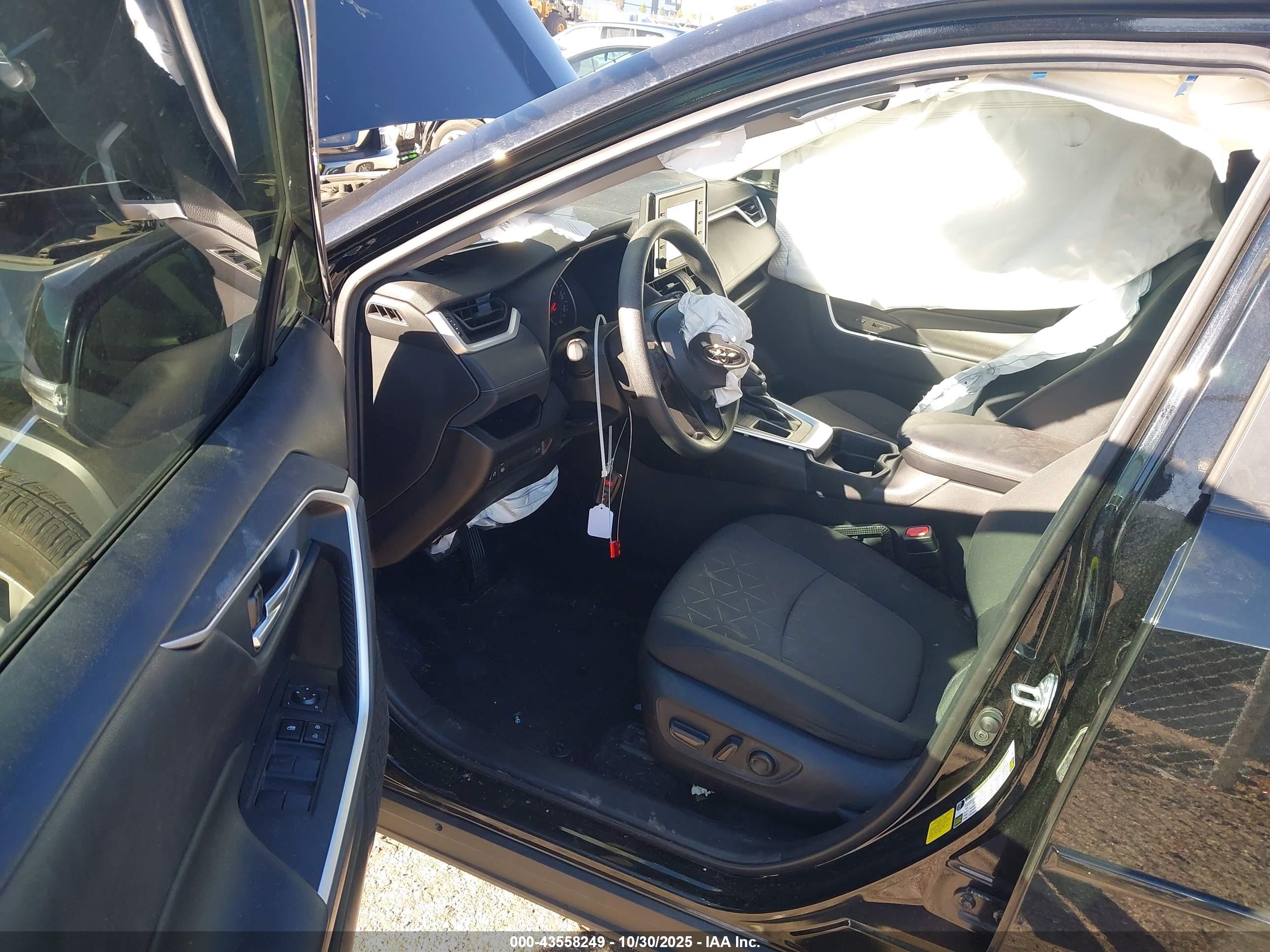 TOYOTA RAV4 image 5