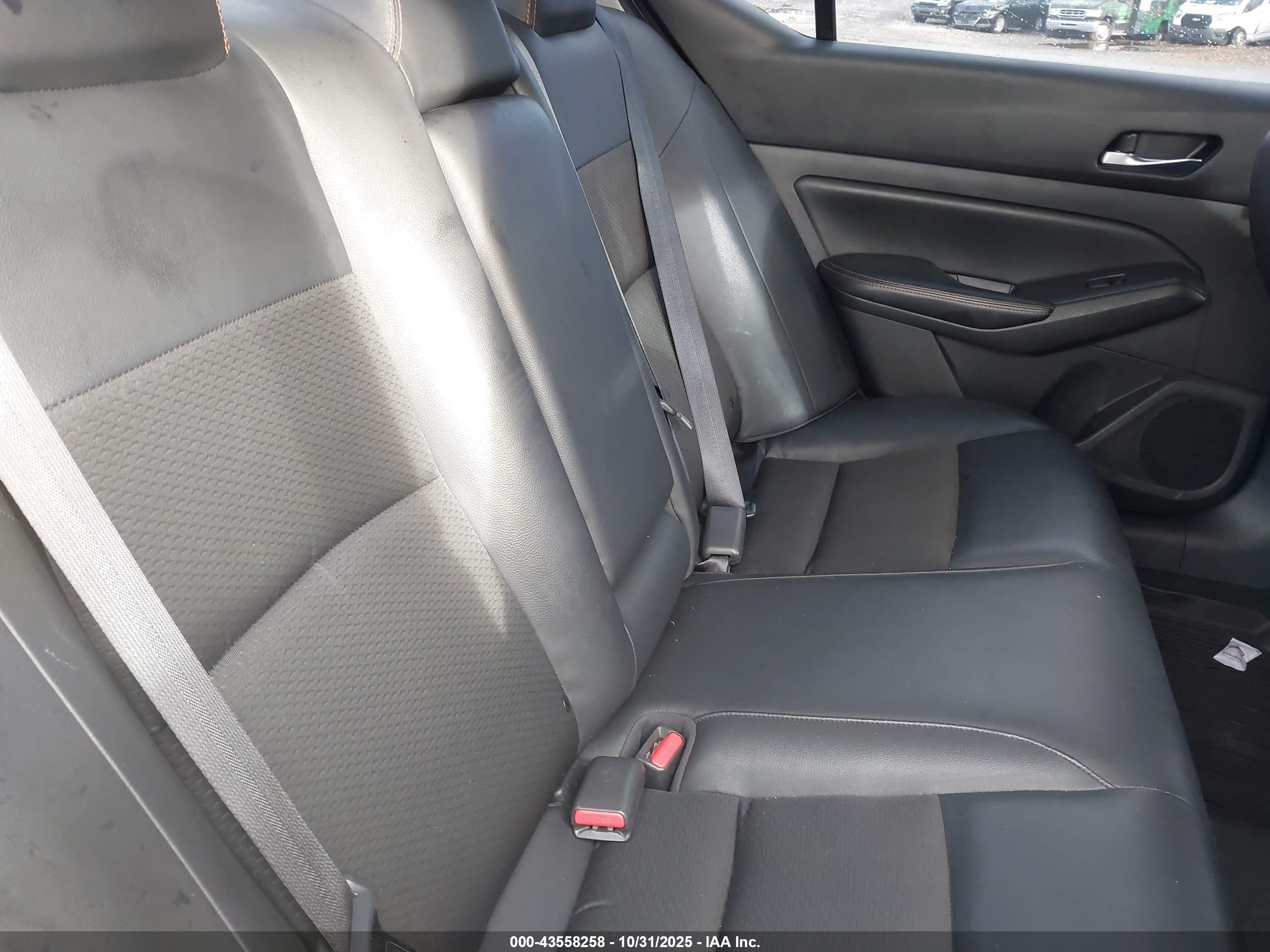 NISSAN ALTIMA image 8