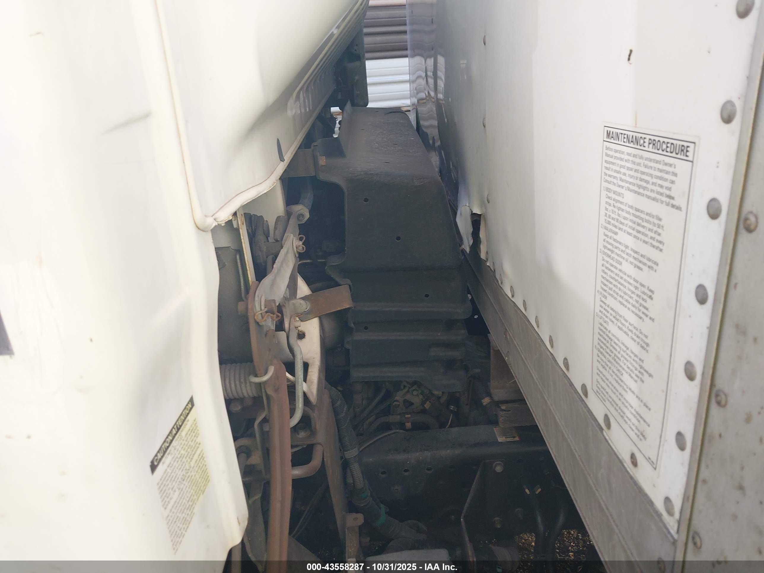 ISUZU NPR image 10