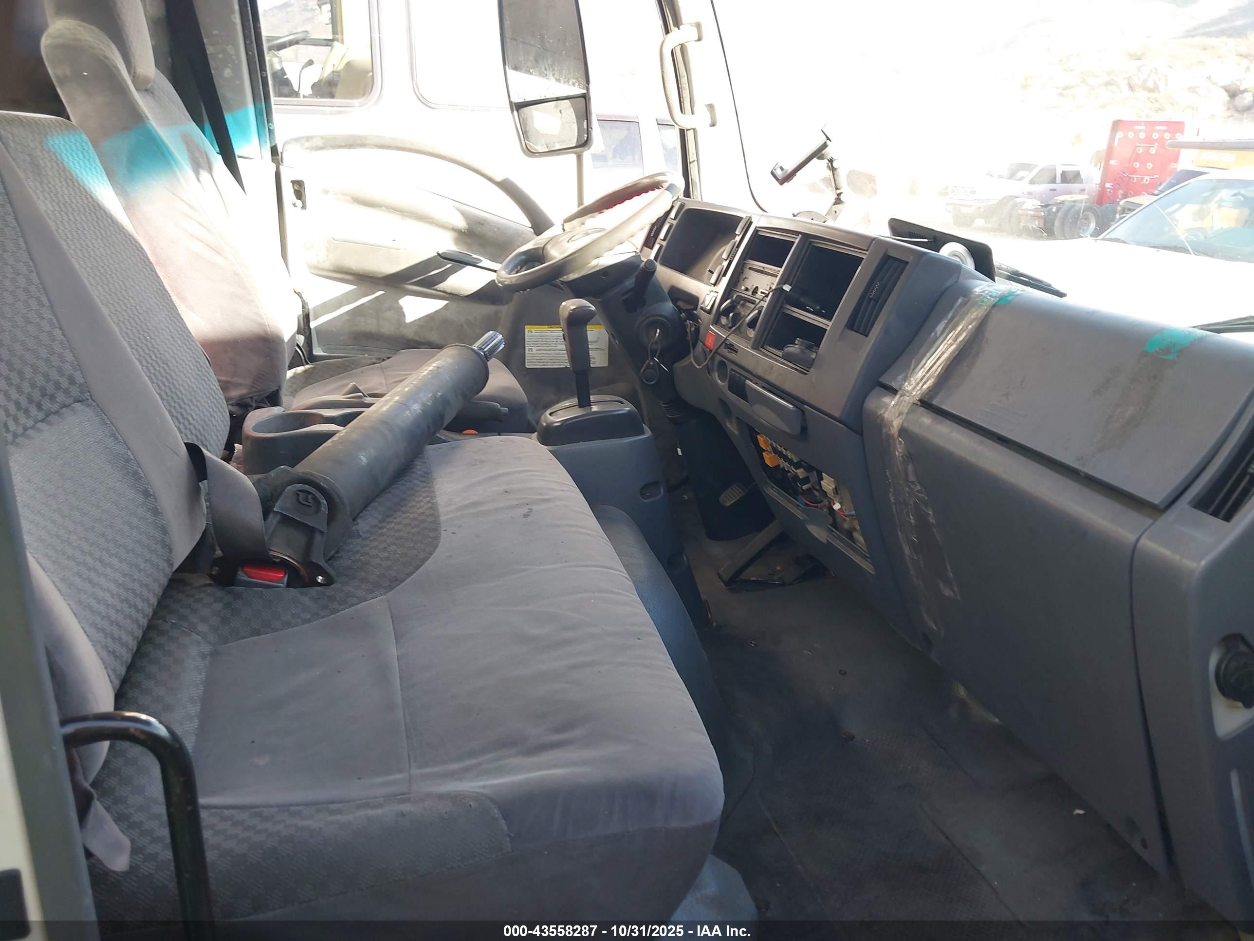 ISUZU NPR image 5