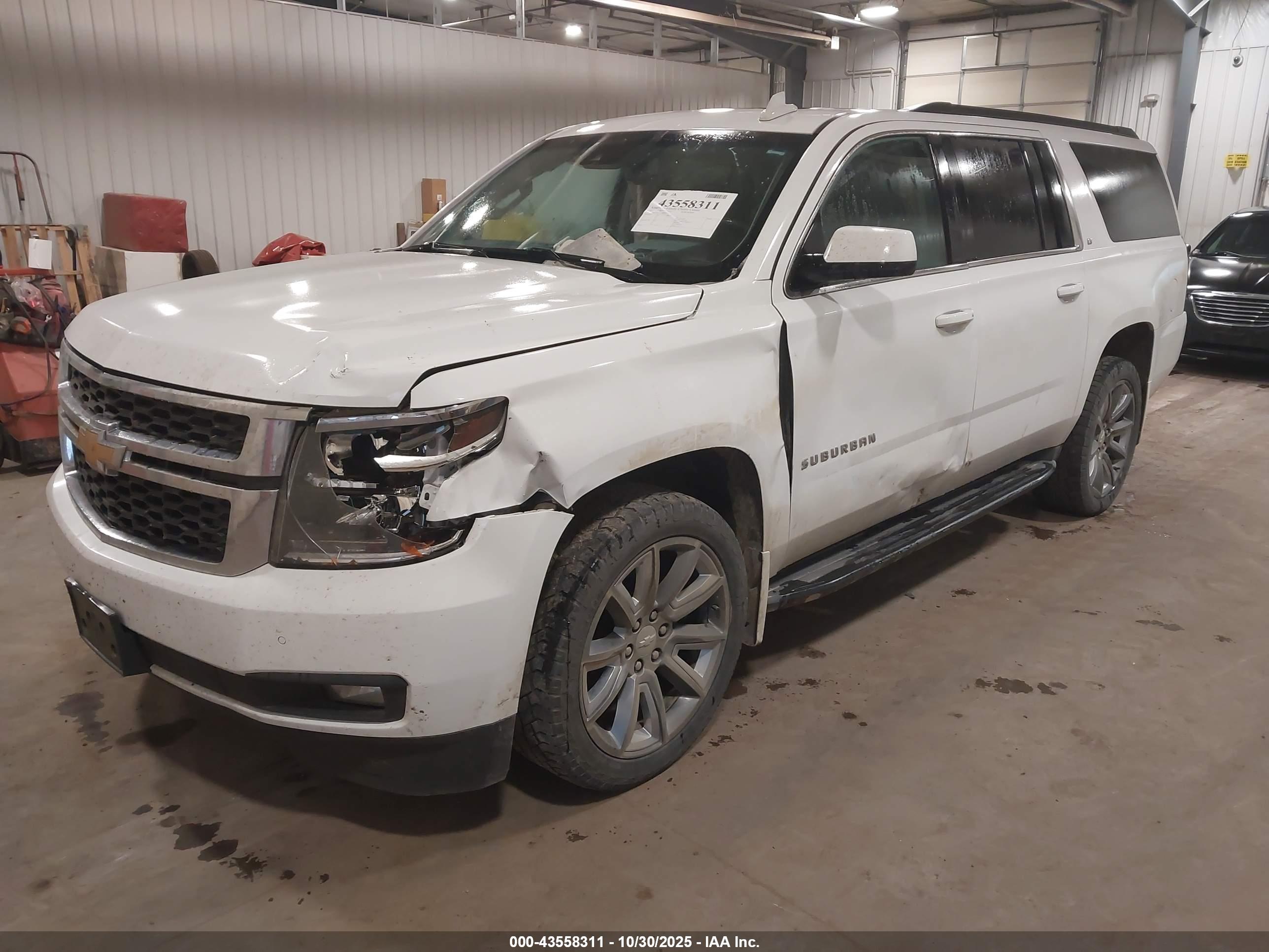CHEVROLET SUBURBAN image 2