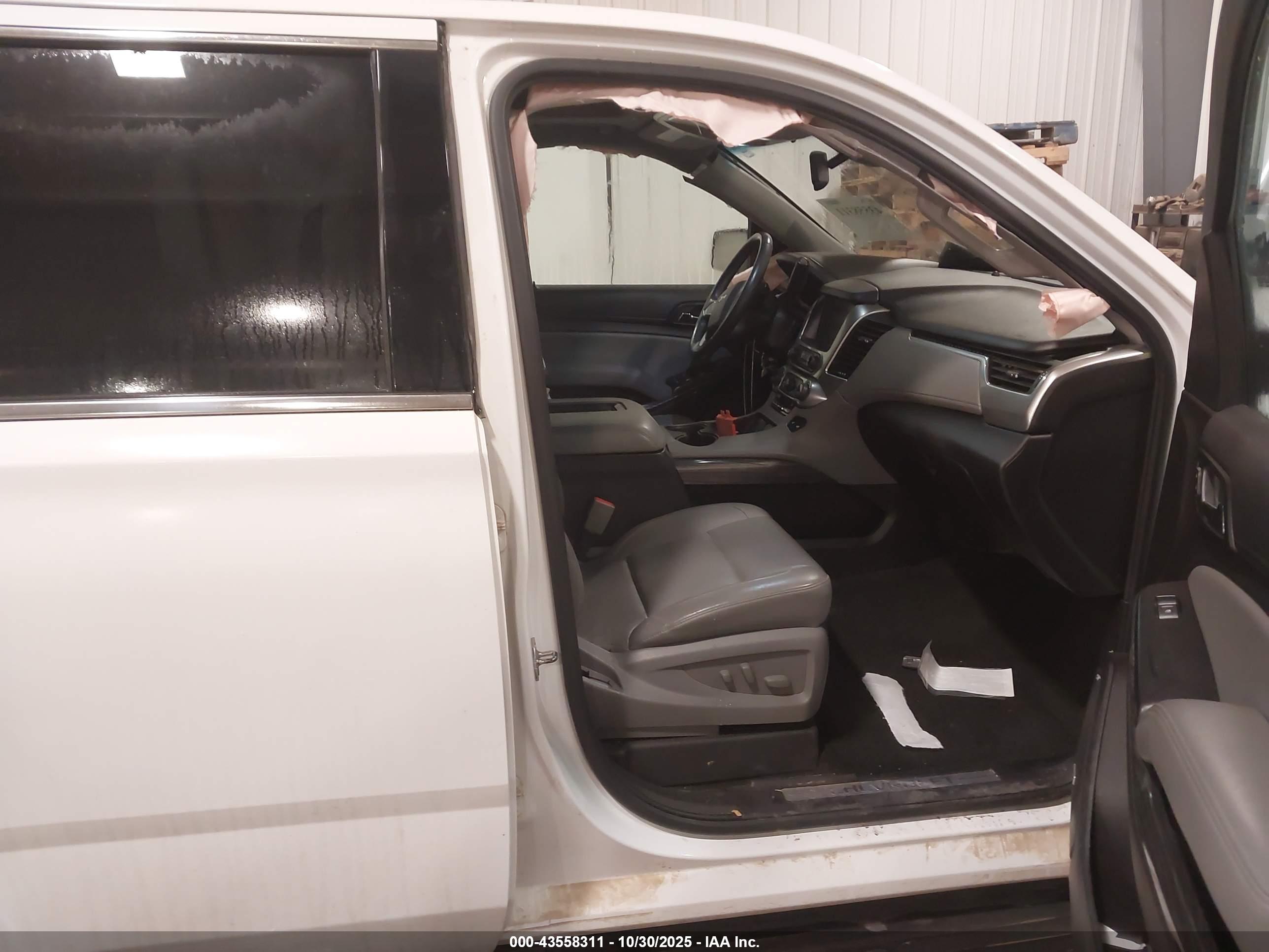 CHEVROLET SUBURBAN image 5