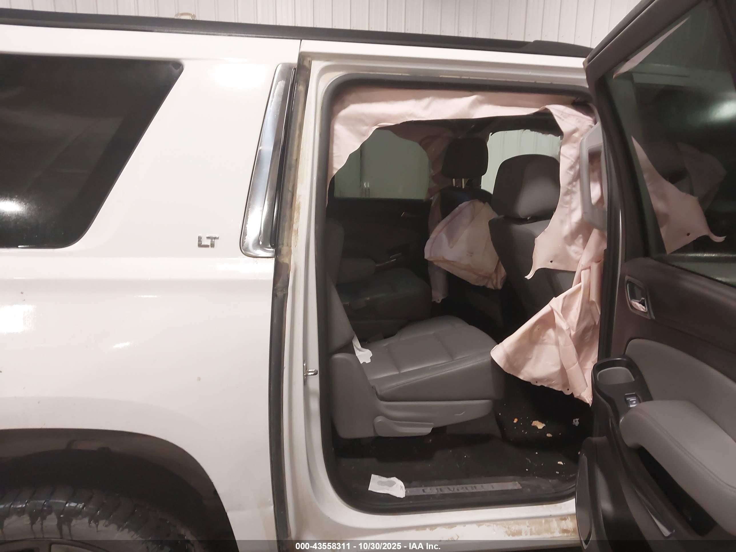 CHEVROLET SUBURBAN image 8