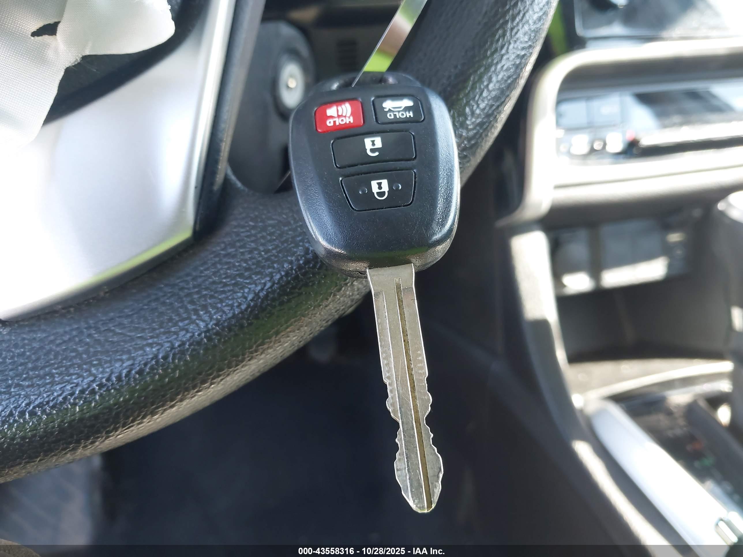 TOYOTA COROLLA image 11