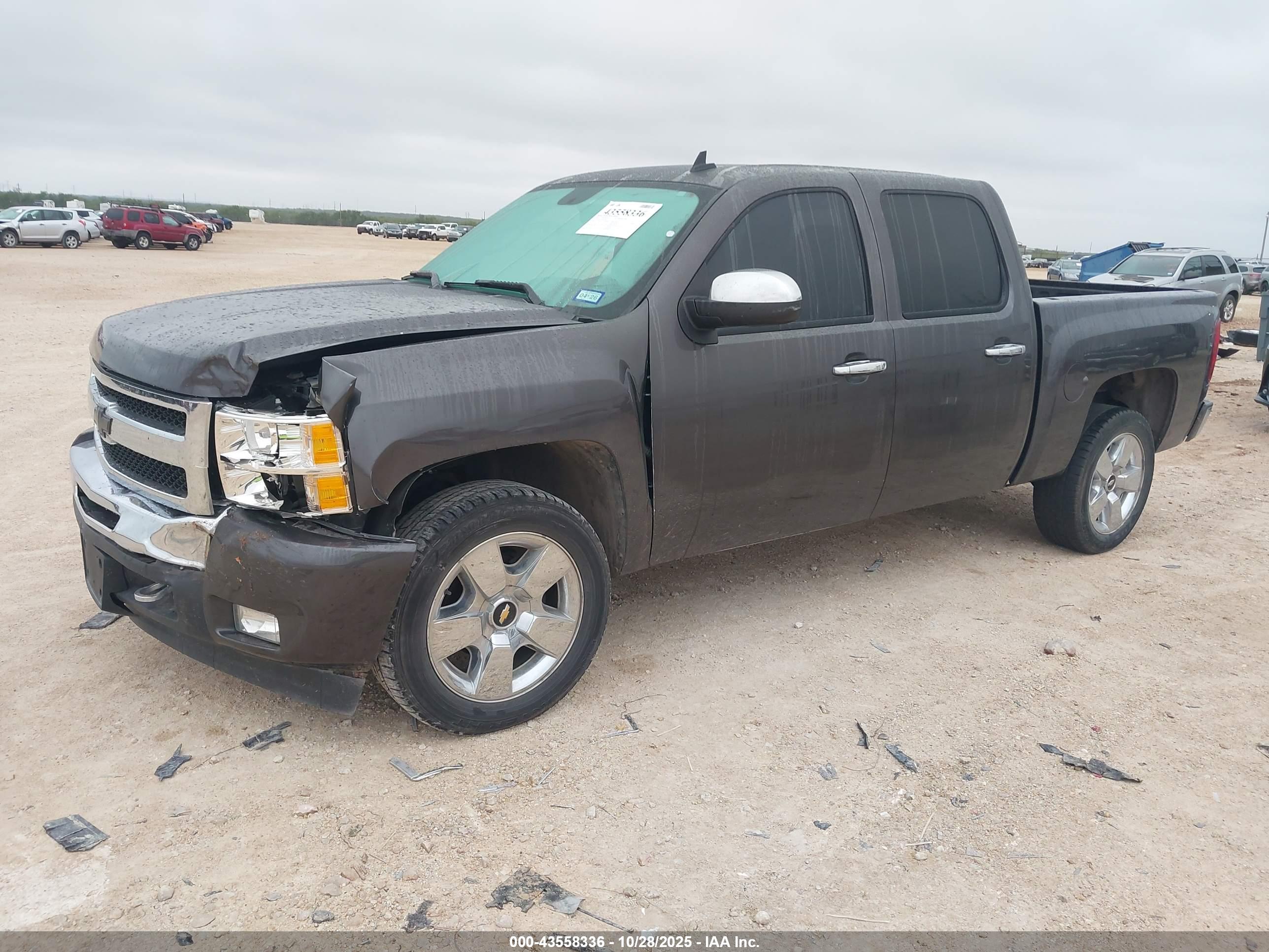 CHEVROLET SILVERADO image 2
