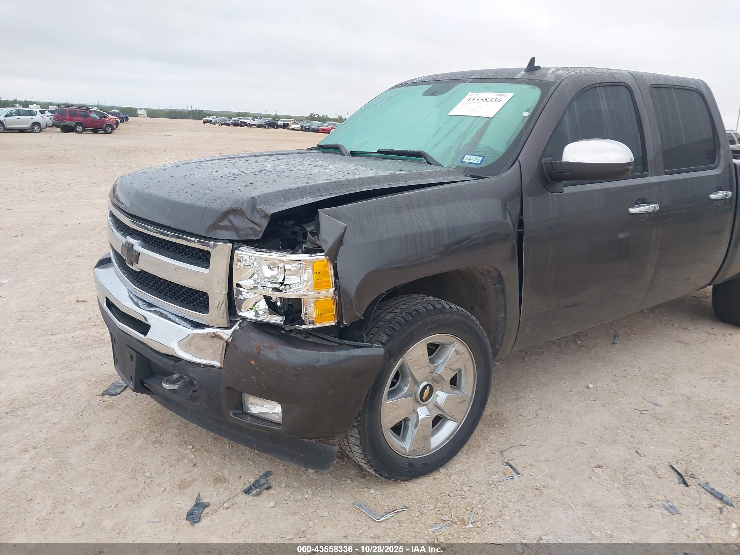 CHEVROLET SILVERADO image 6