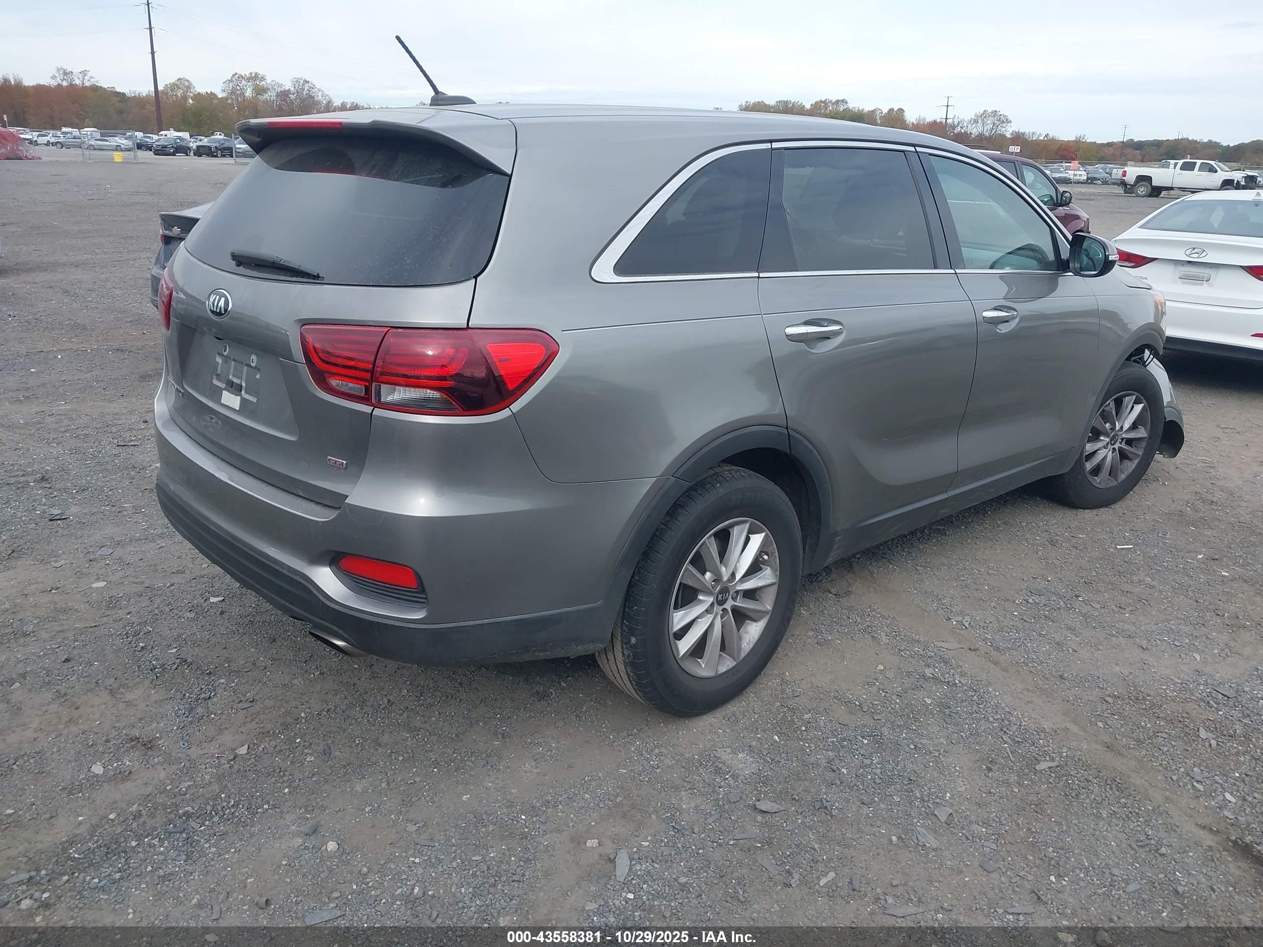 KIA SORENTO image 4