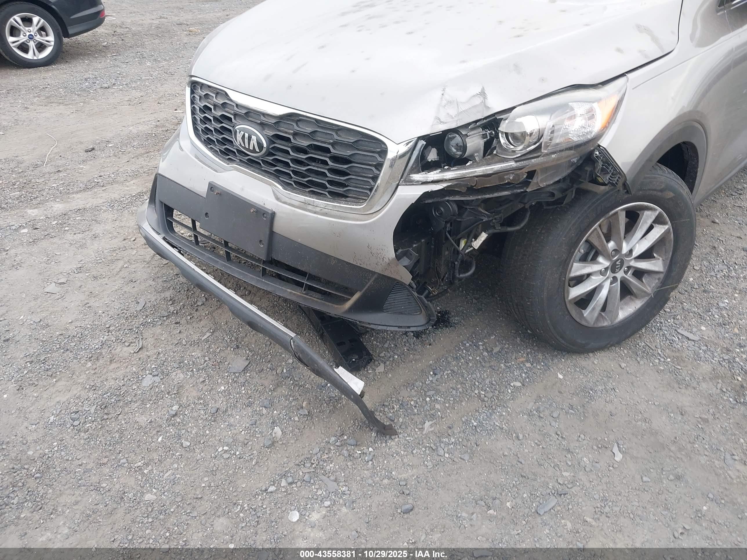 KIA SORENTO image 6