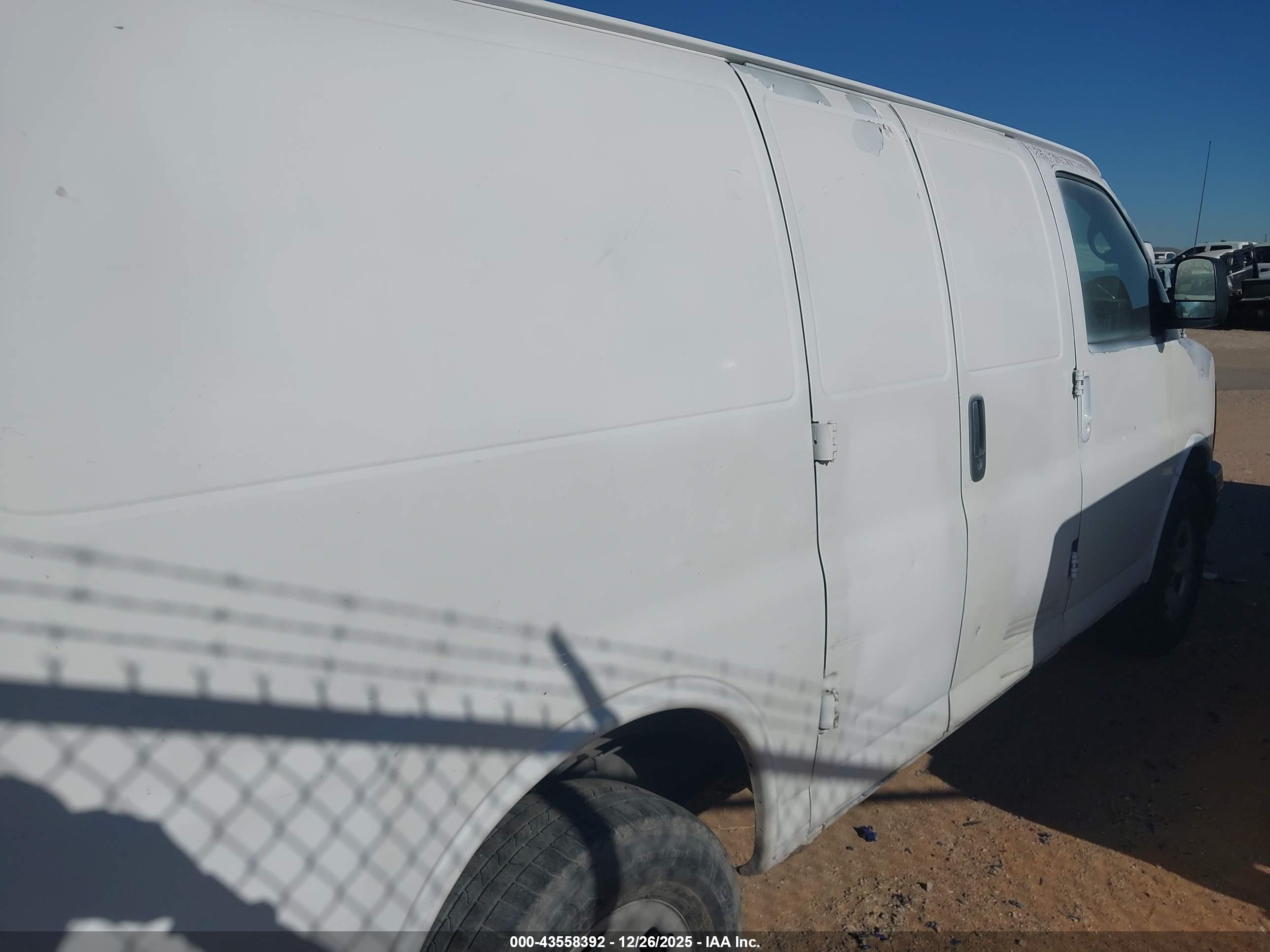CHEVROLET EXPRESS image 4