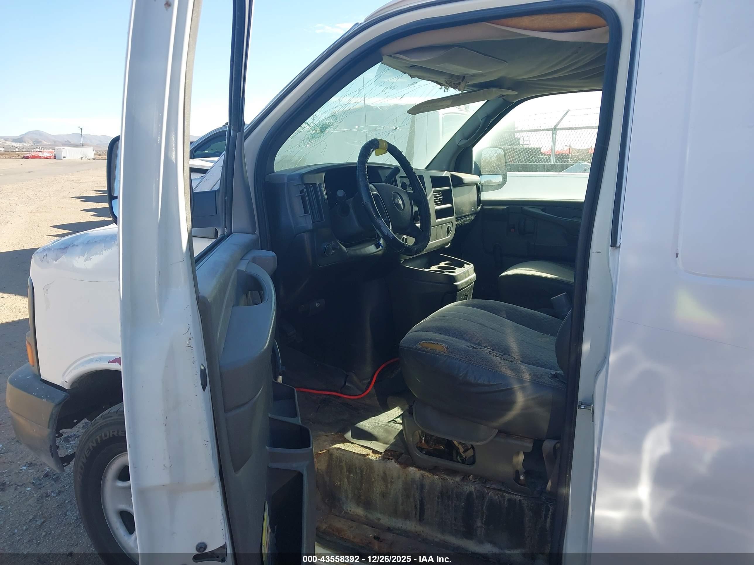 CHEVROLET EXPRESS image 5