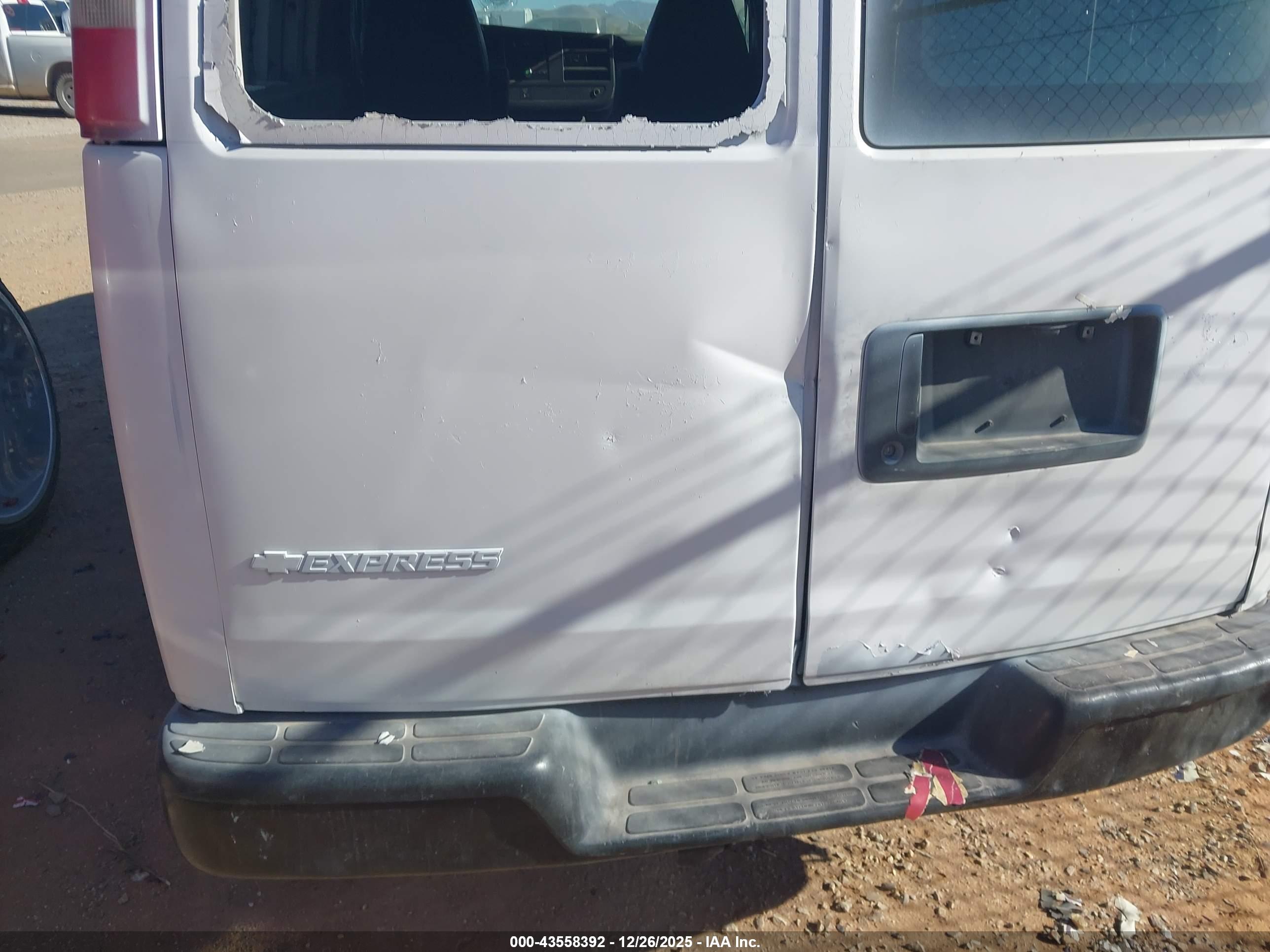 CHEVROLET EXPRESS image 6