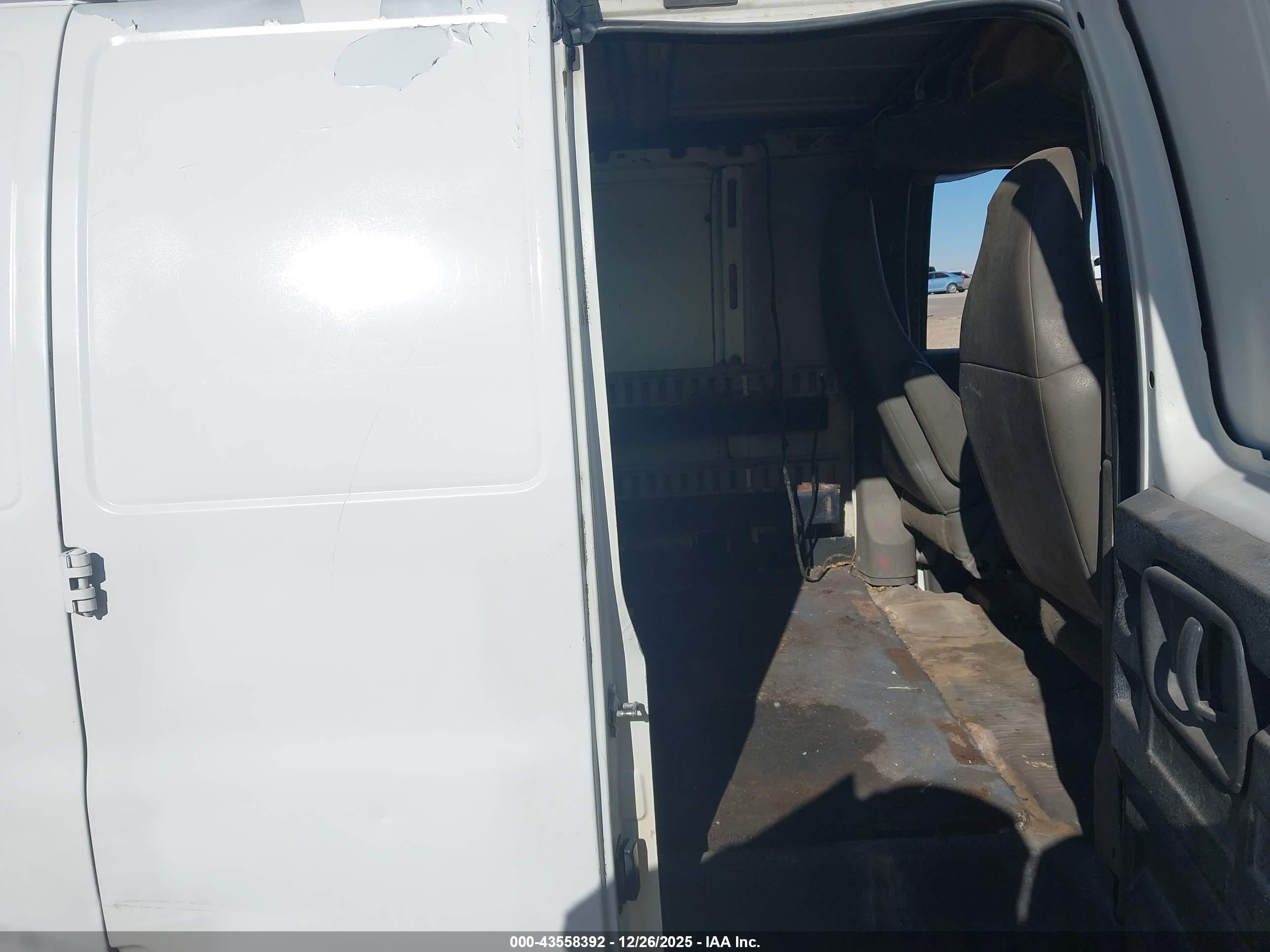 CHEVROLET EXPRESS image 8