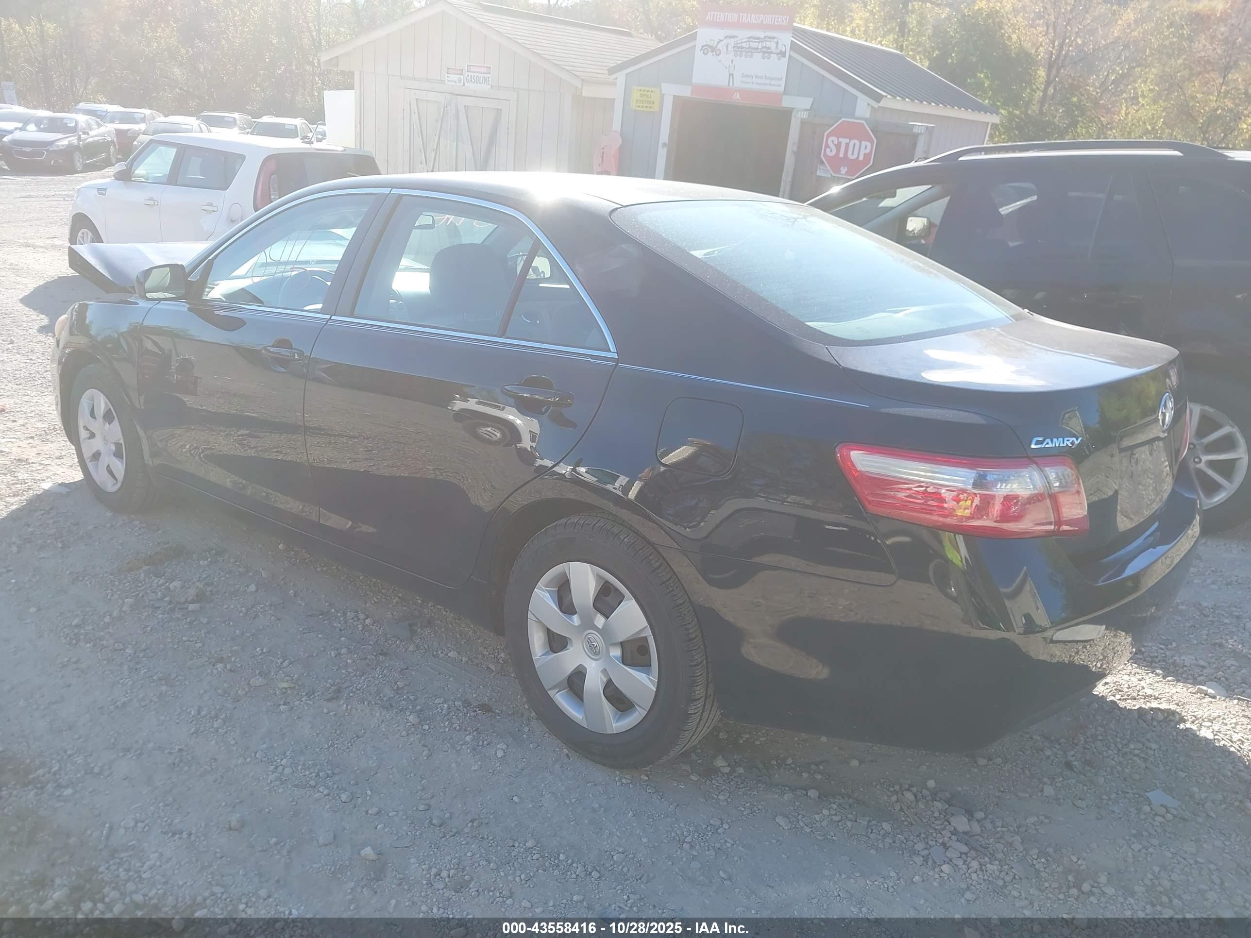 TOYOTA CAMRY image 3