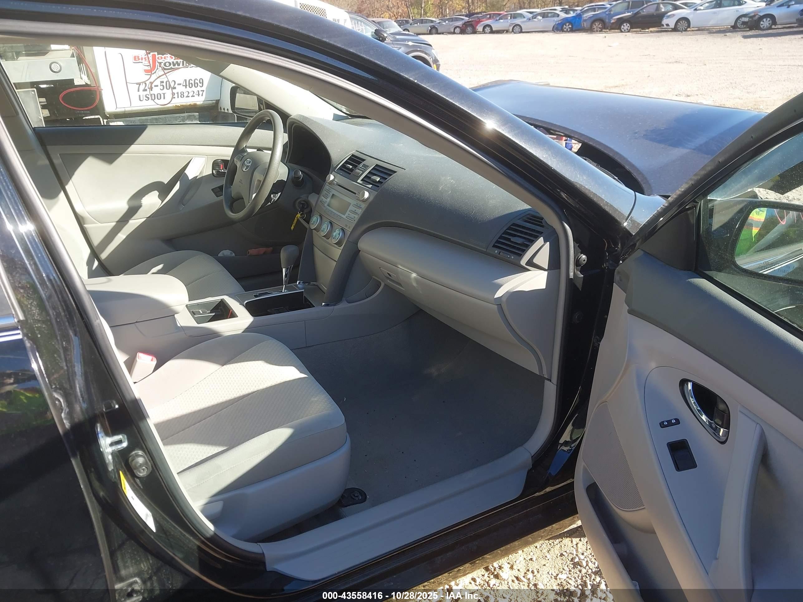 TOYOTA CAMRY image 5