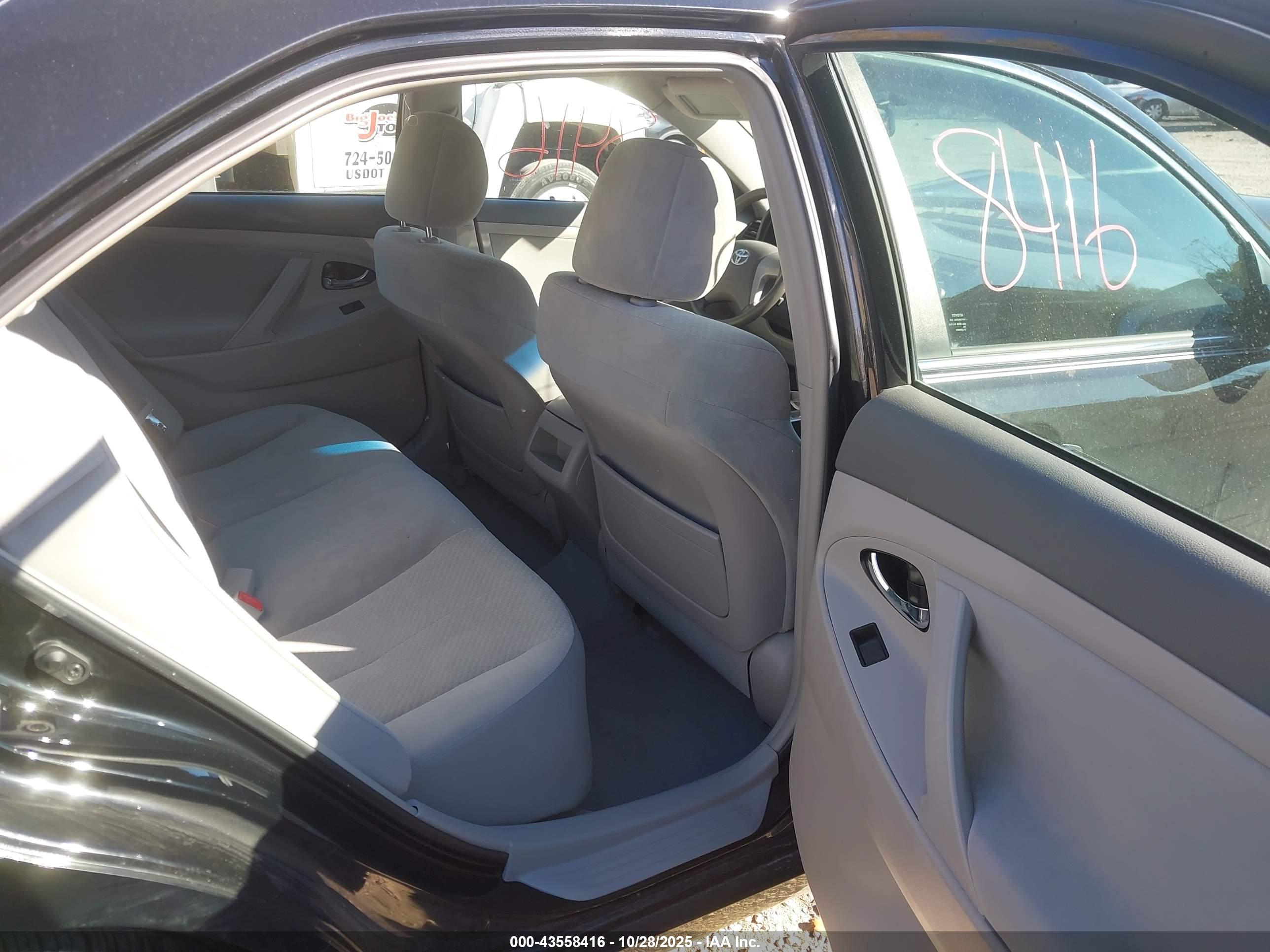 TOYOTA CAMRY image 8