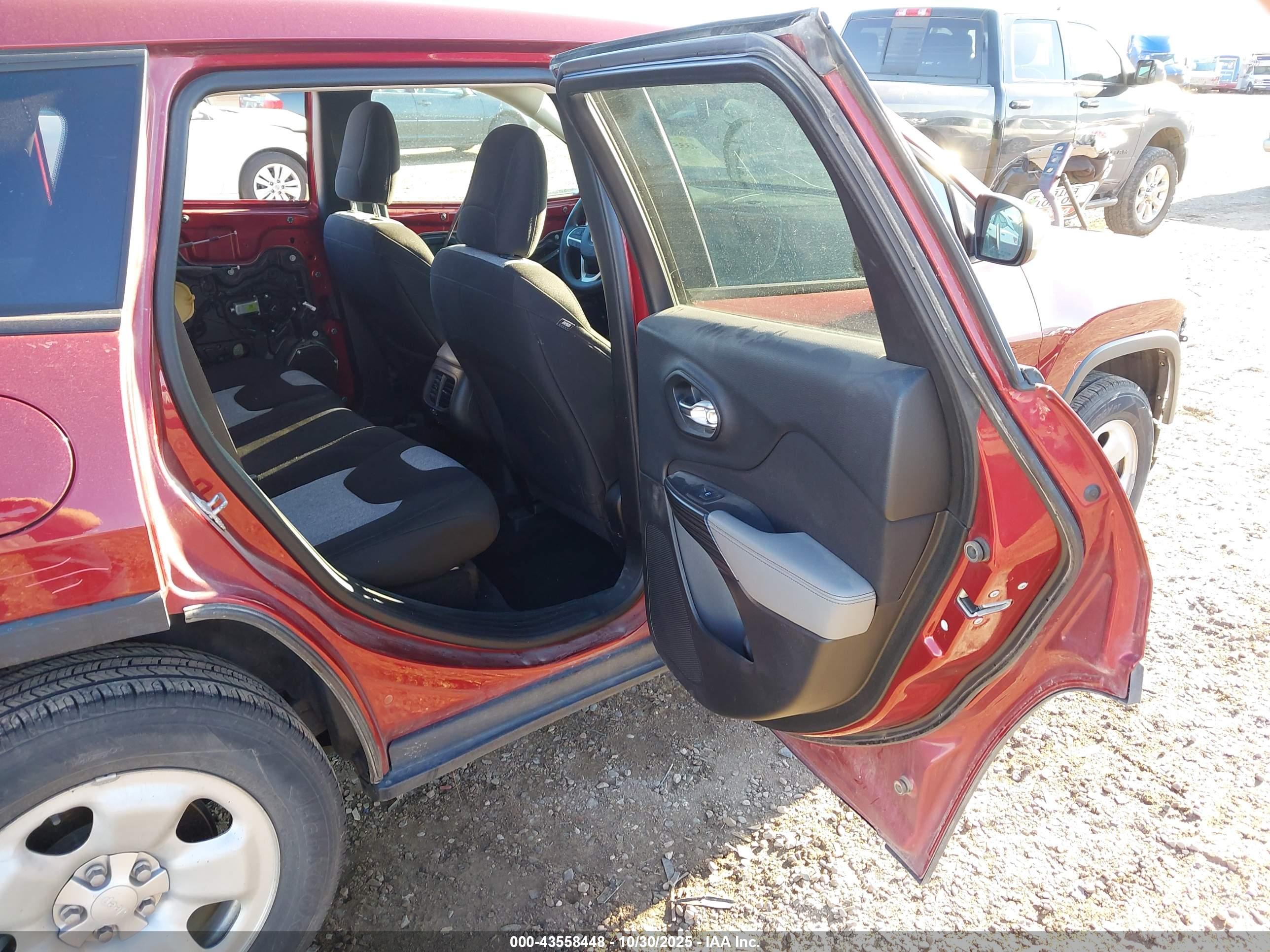 JEEP CHEROKEE image 8