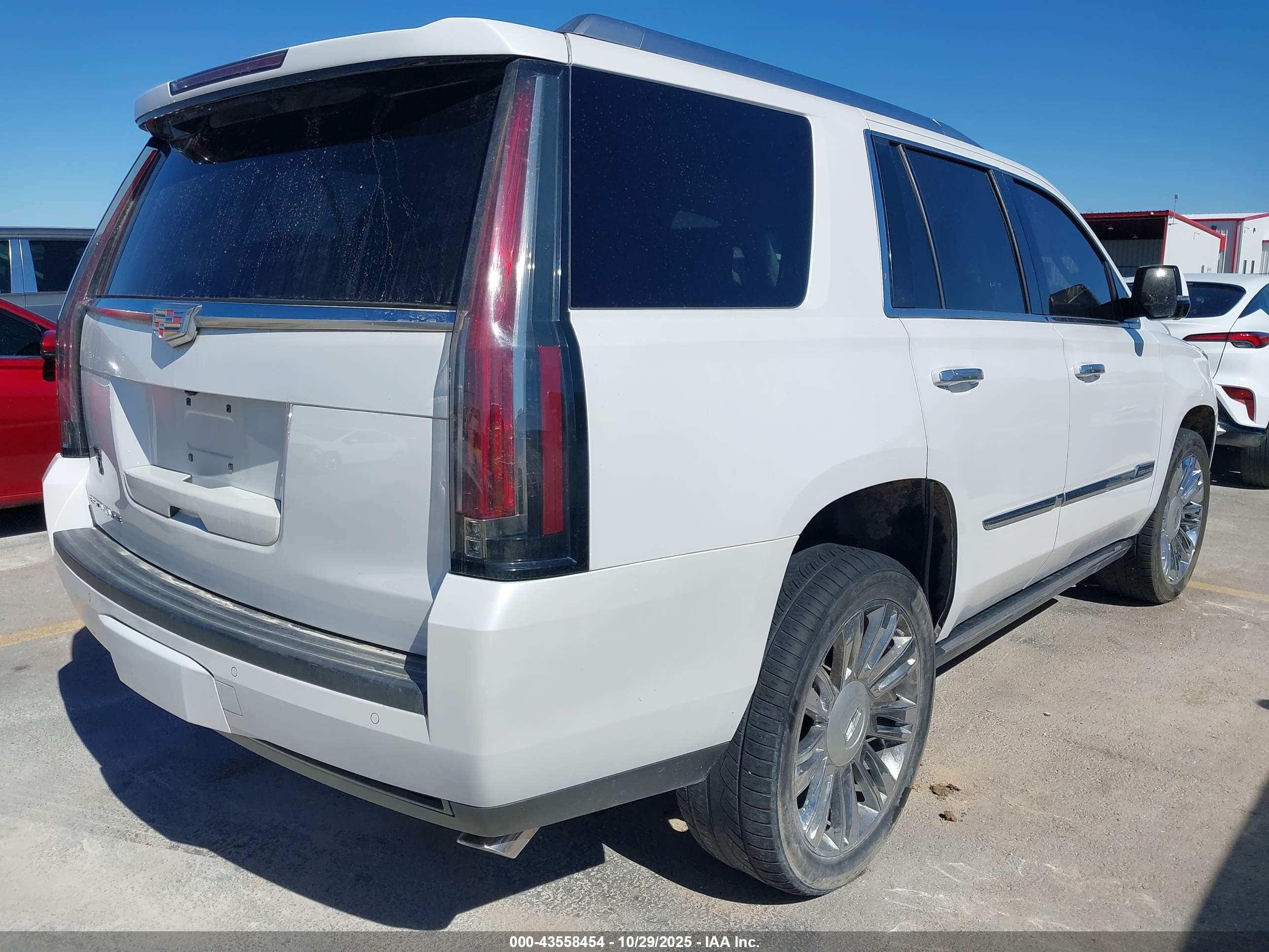 CADILLAC ESCALADE image 4