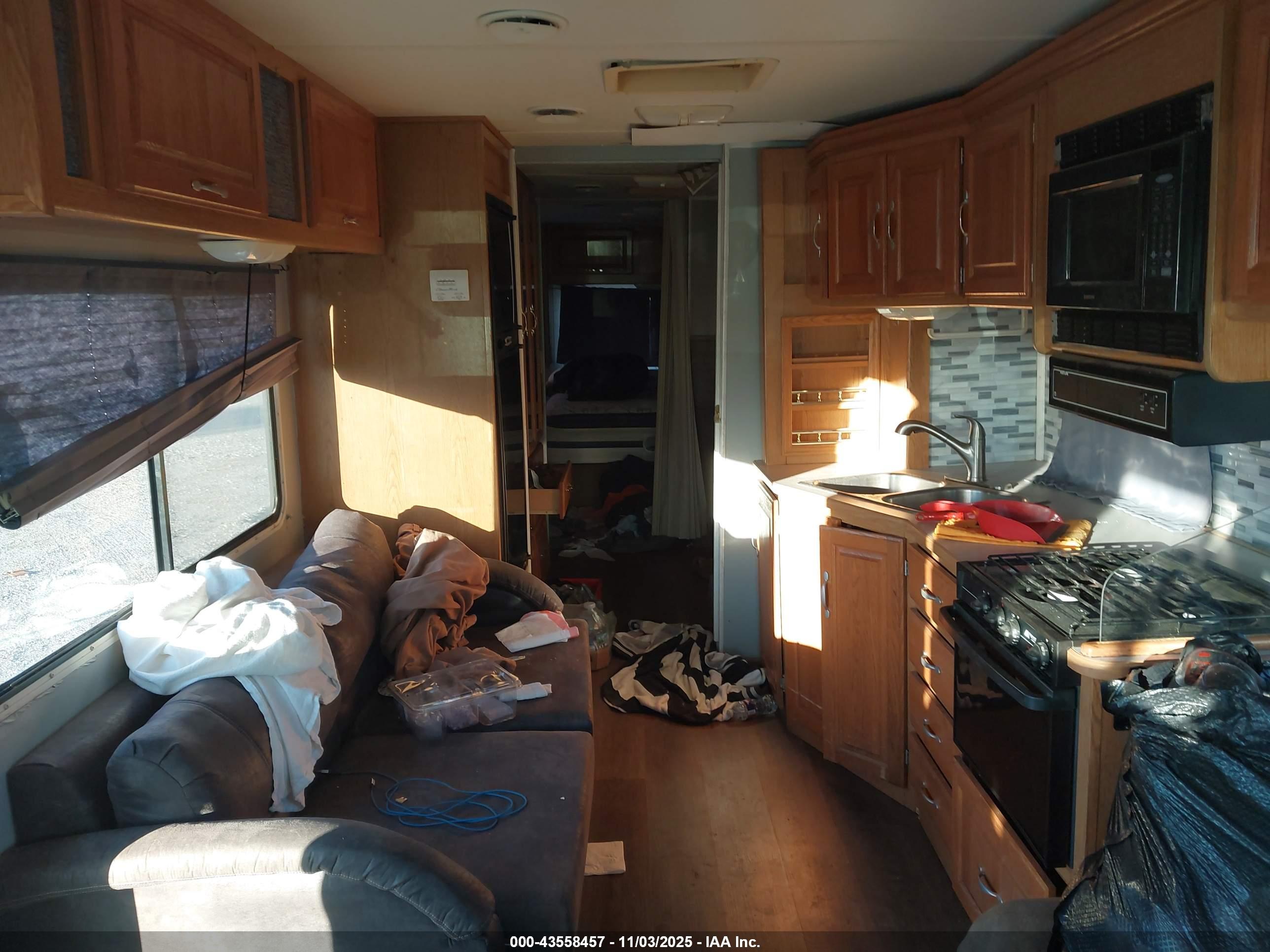 FORD F550 image 8