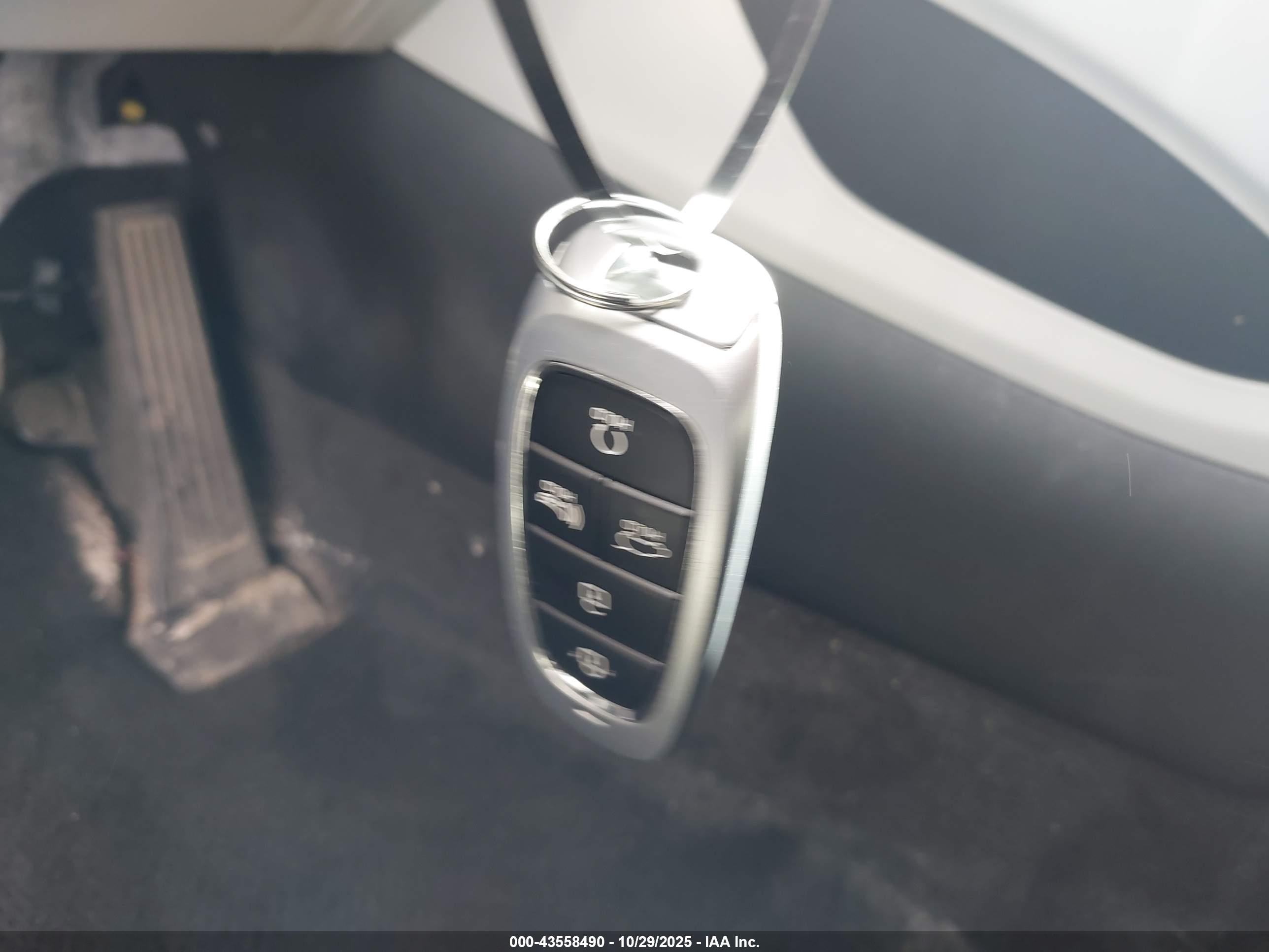 HYUNDAI TUCSON image 11