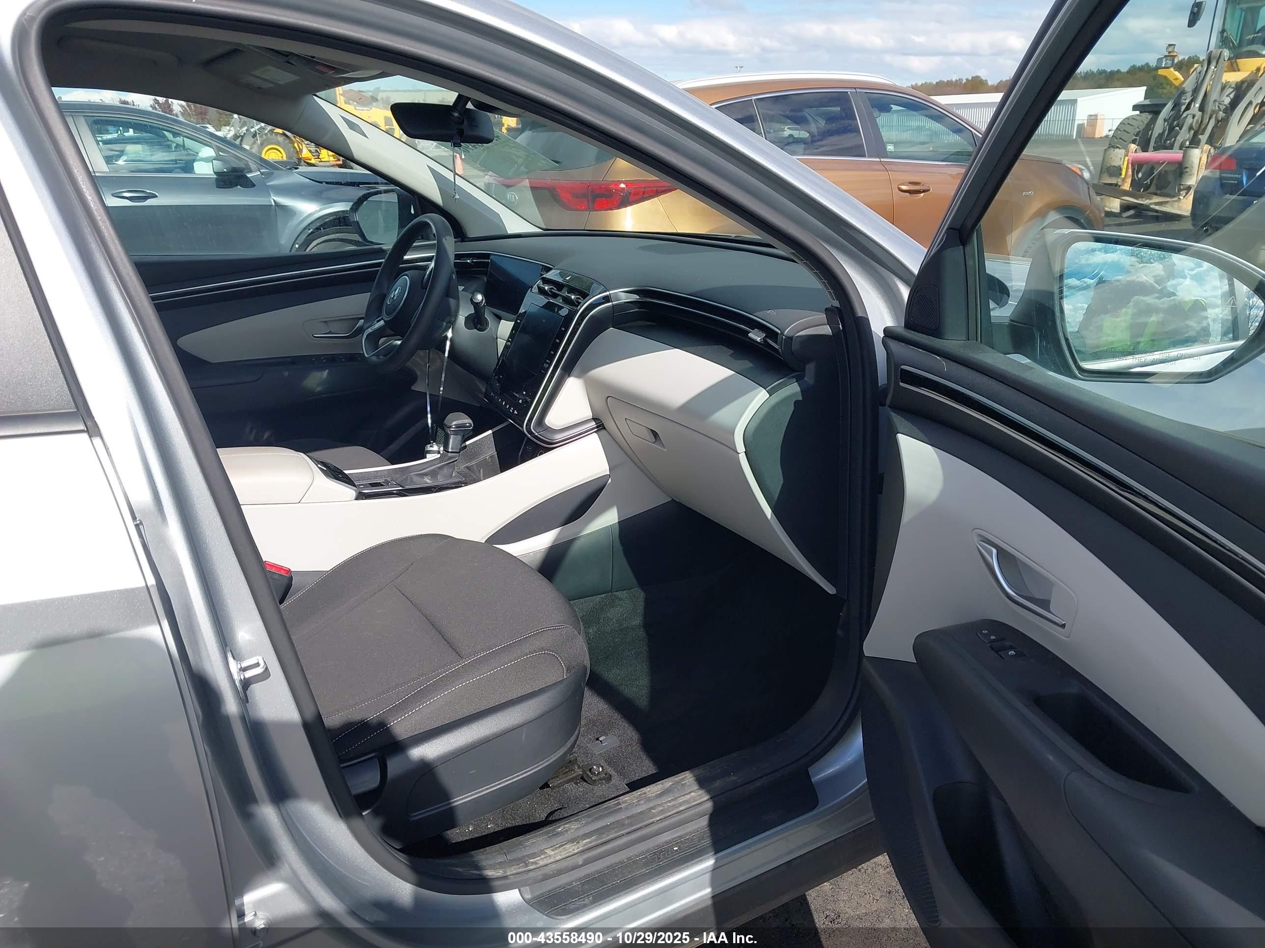 HYUNDAI TUCSON image 5