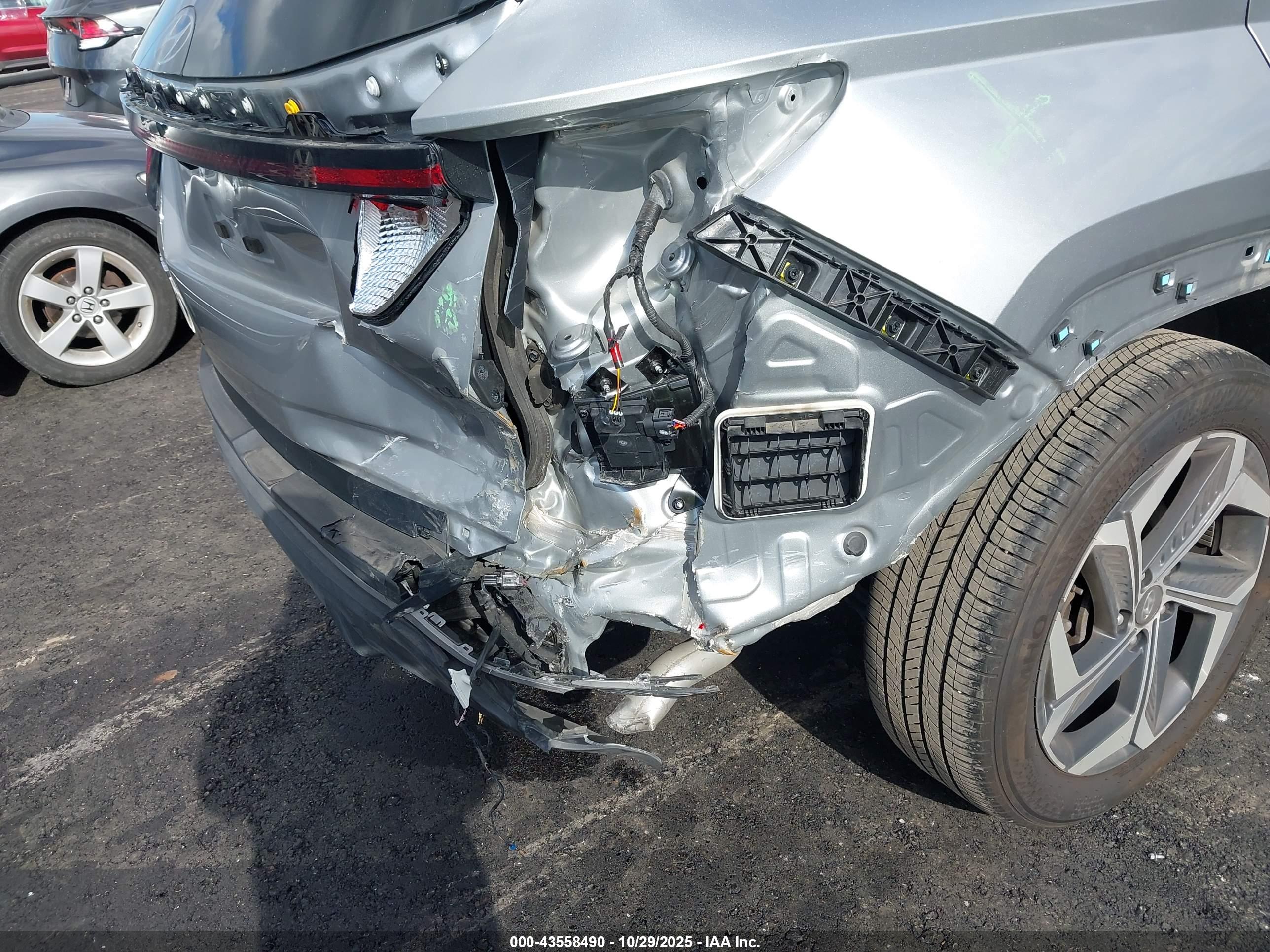 HYUNDAI TUCSON image 6