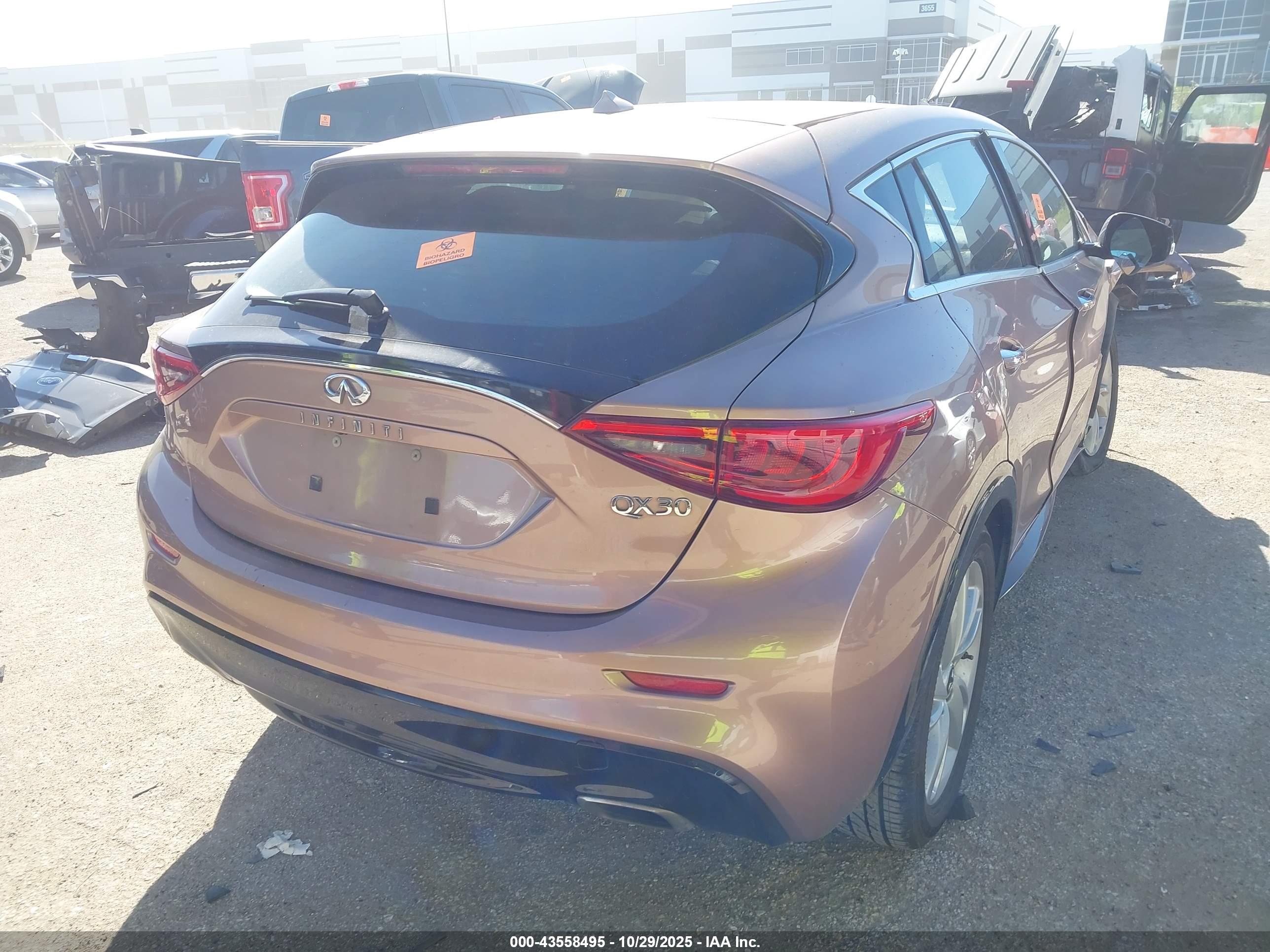 INFINITI QX30 image 4