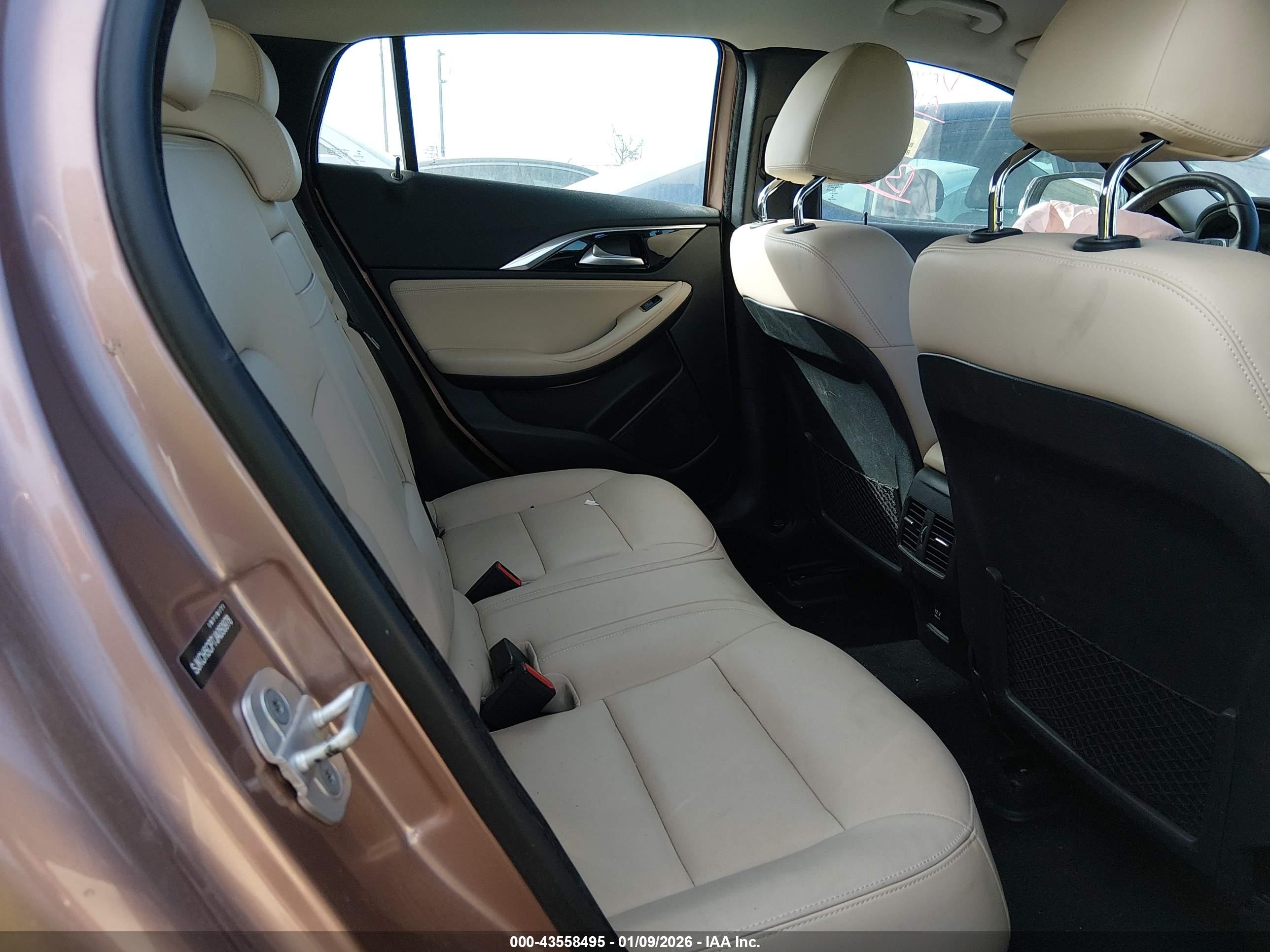INFINITI QX30 image 8