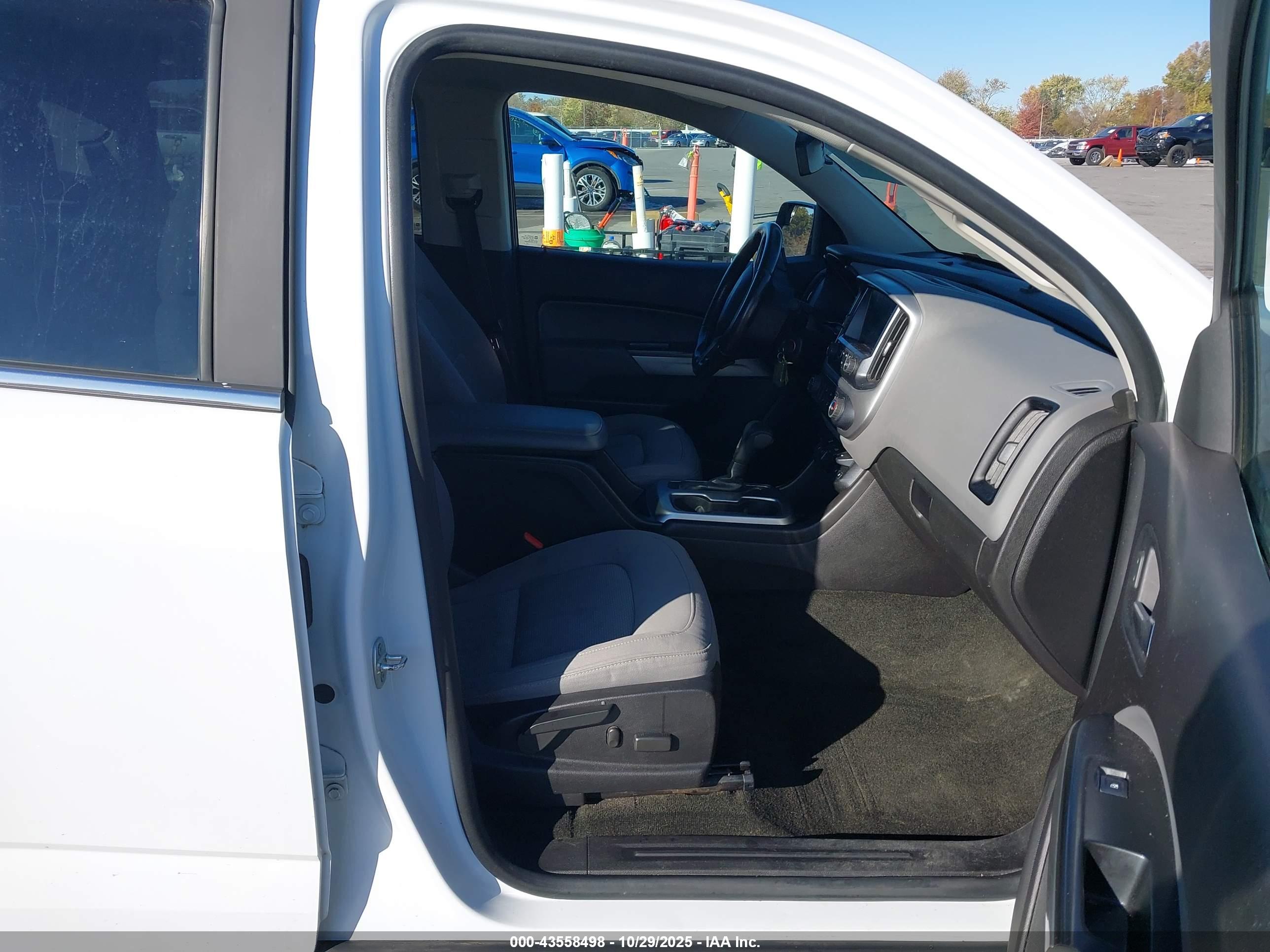 CHEVROLET COLORADO image 5