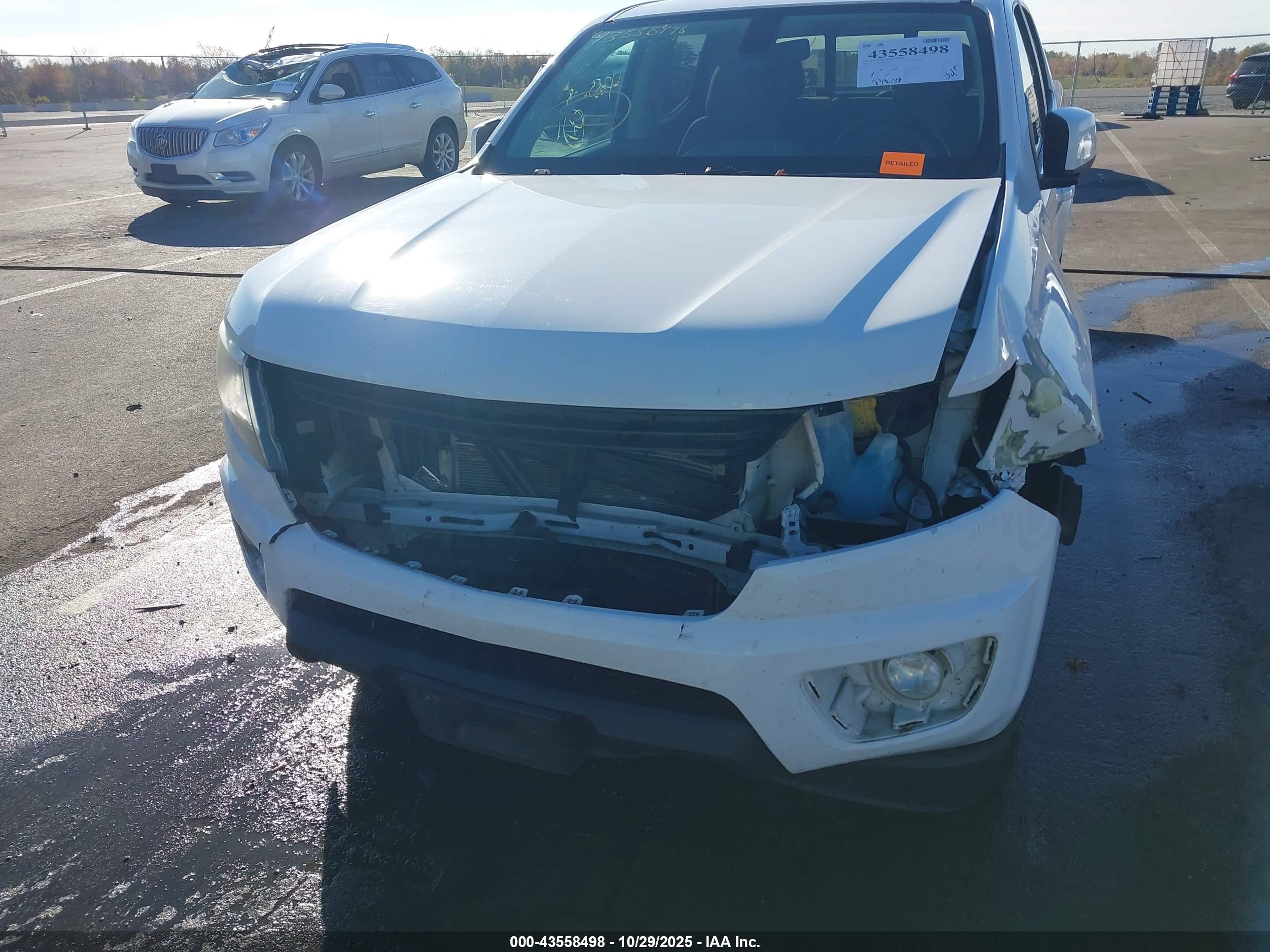 CHEVROLET COLORADO image 6