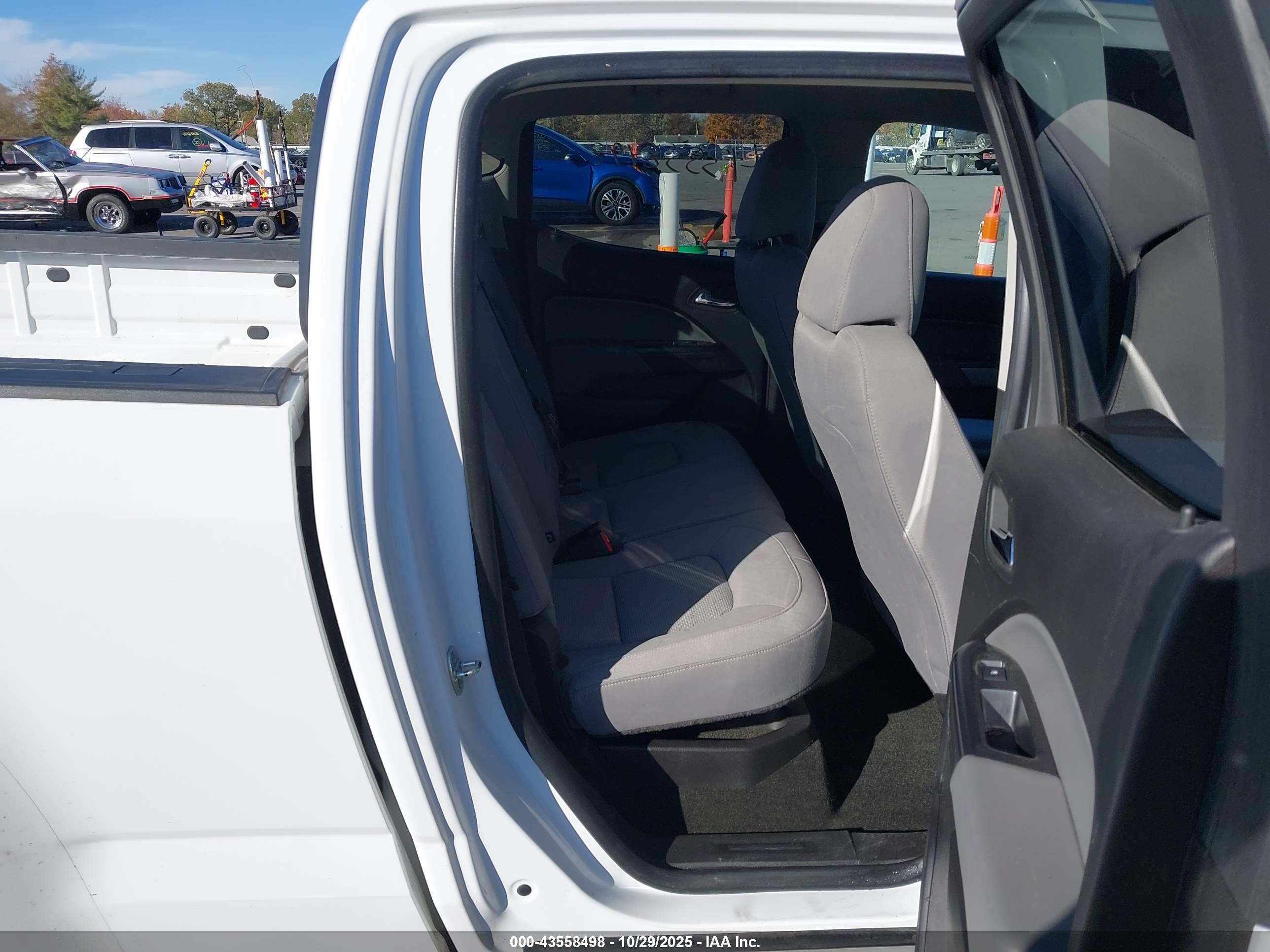 CHEVROLET COLORADO image 8
