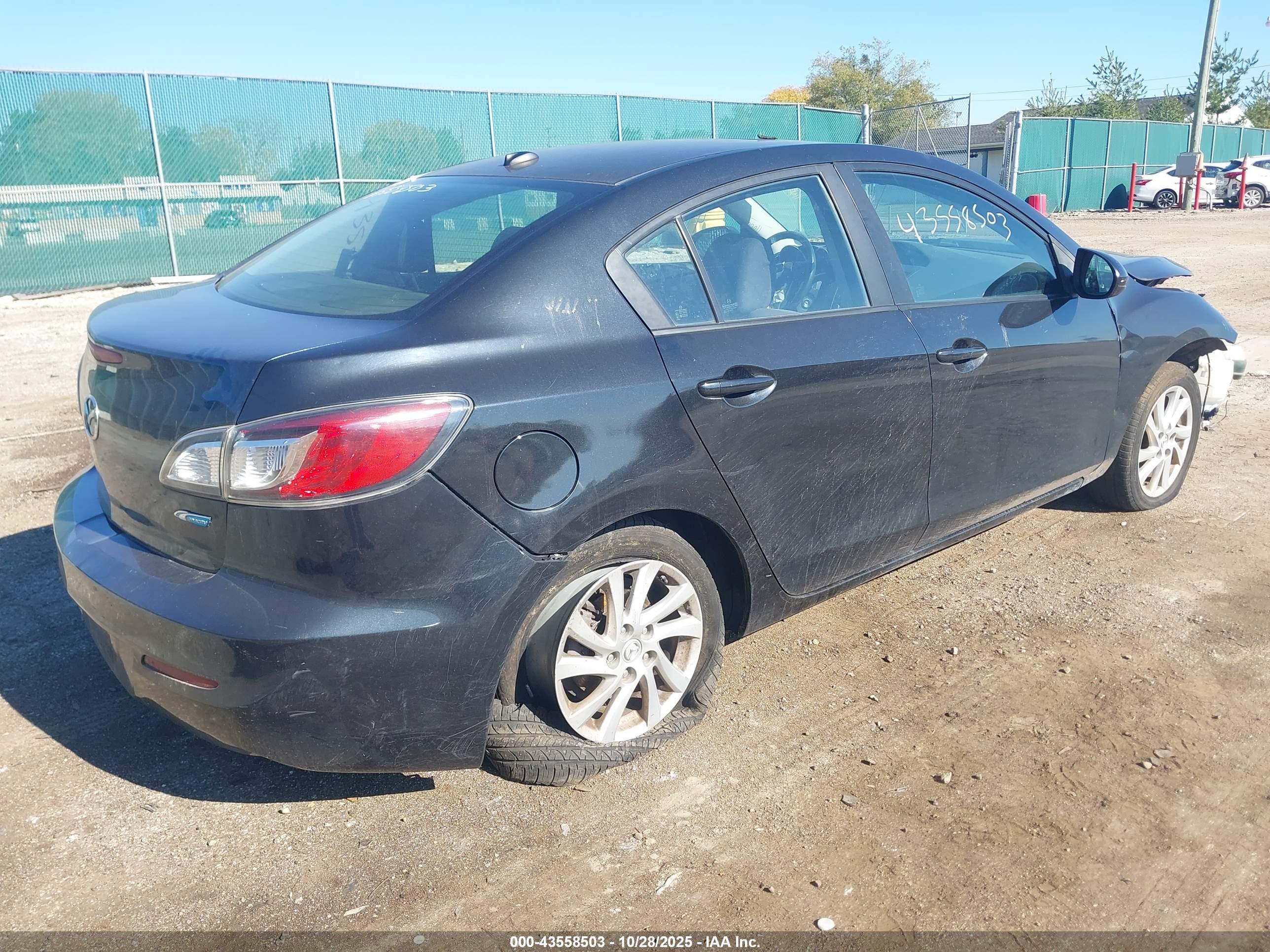 MAZDA MAZDA3 image 4