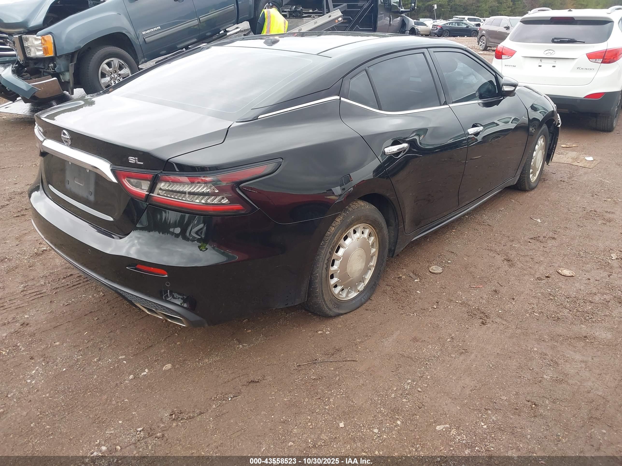 NISSAN MAXIMA image 4