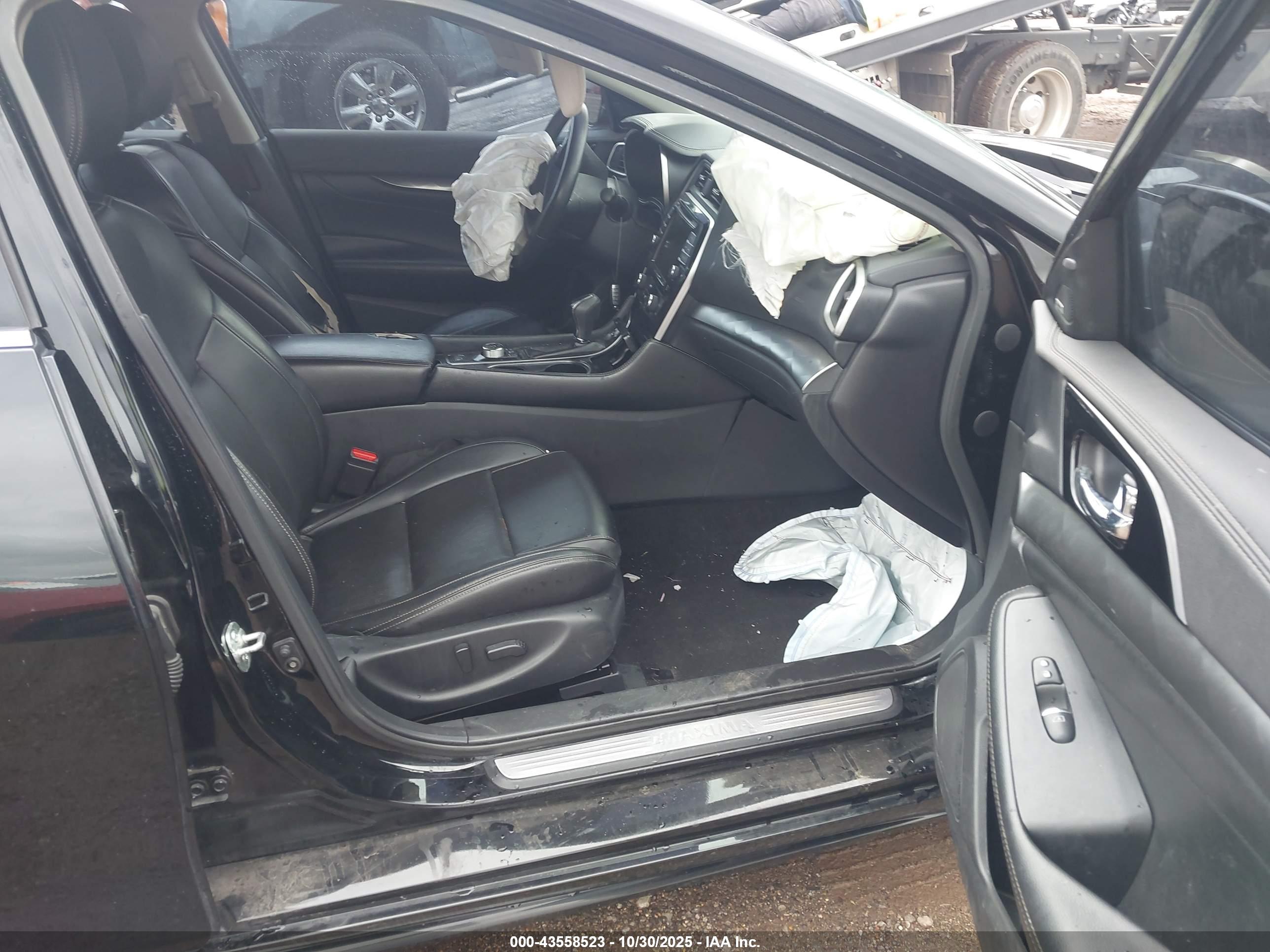 NISSAN MAXIMA image 5