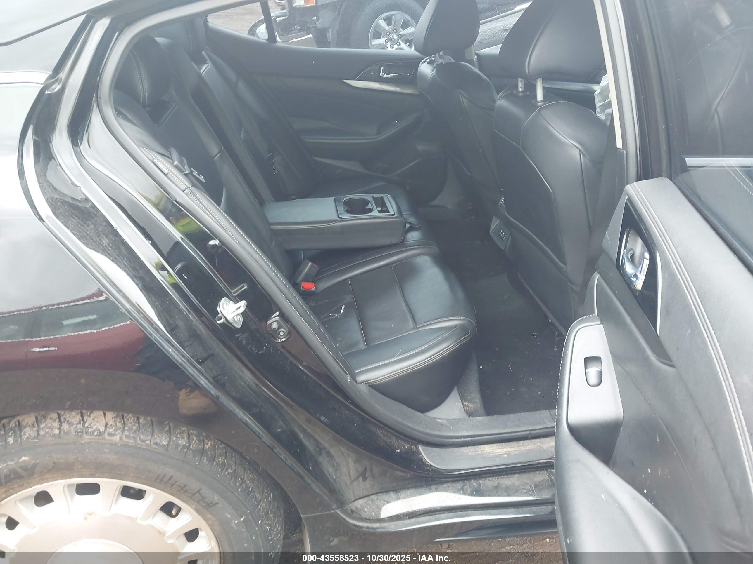 NISSAN MAXIMA image 8