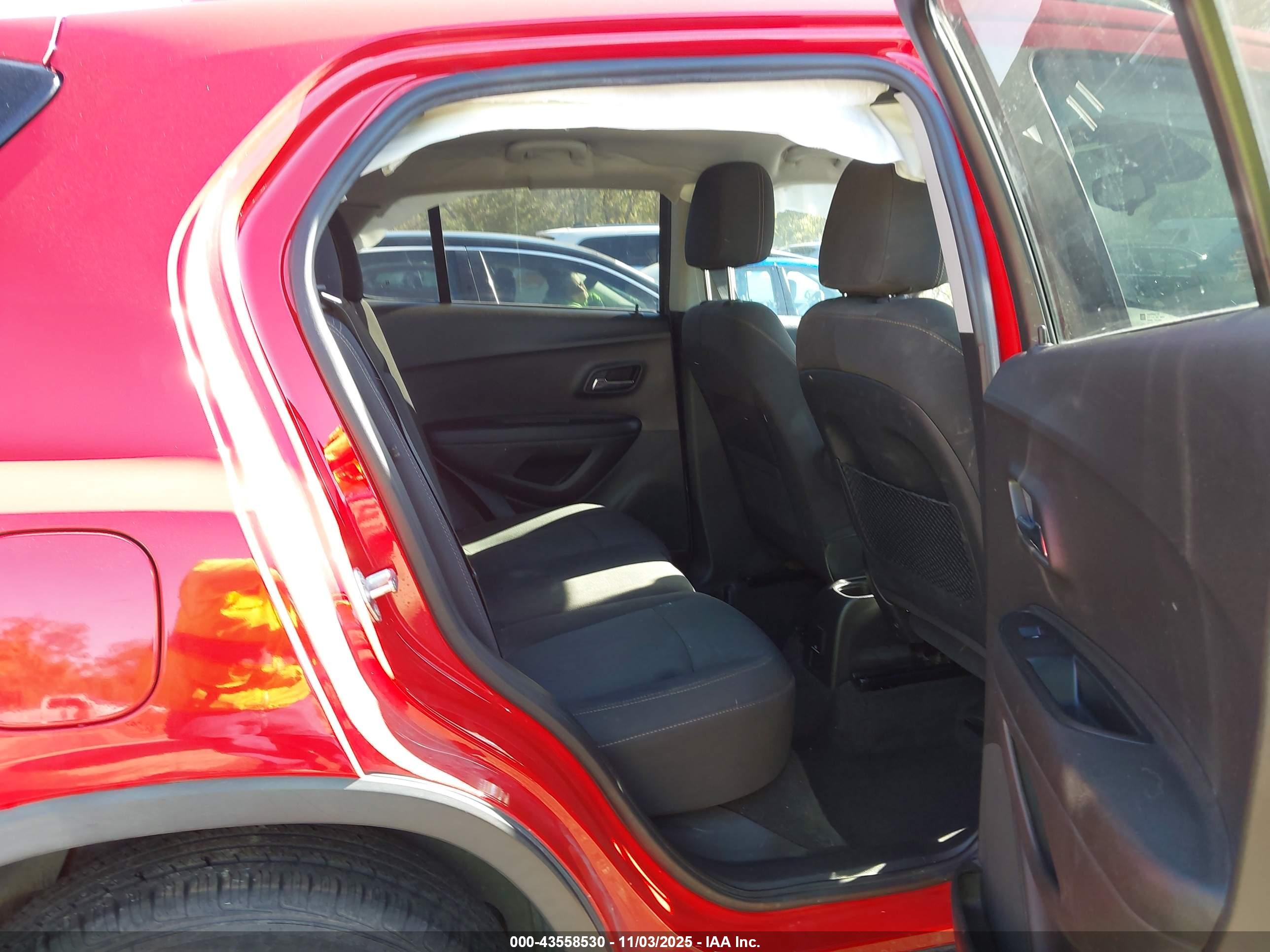 CHEVROLET TRAX image 8