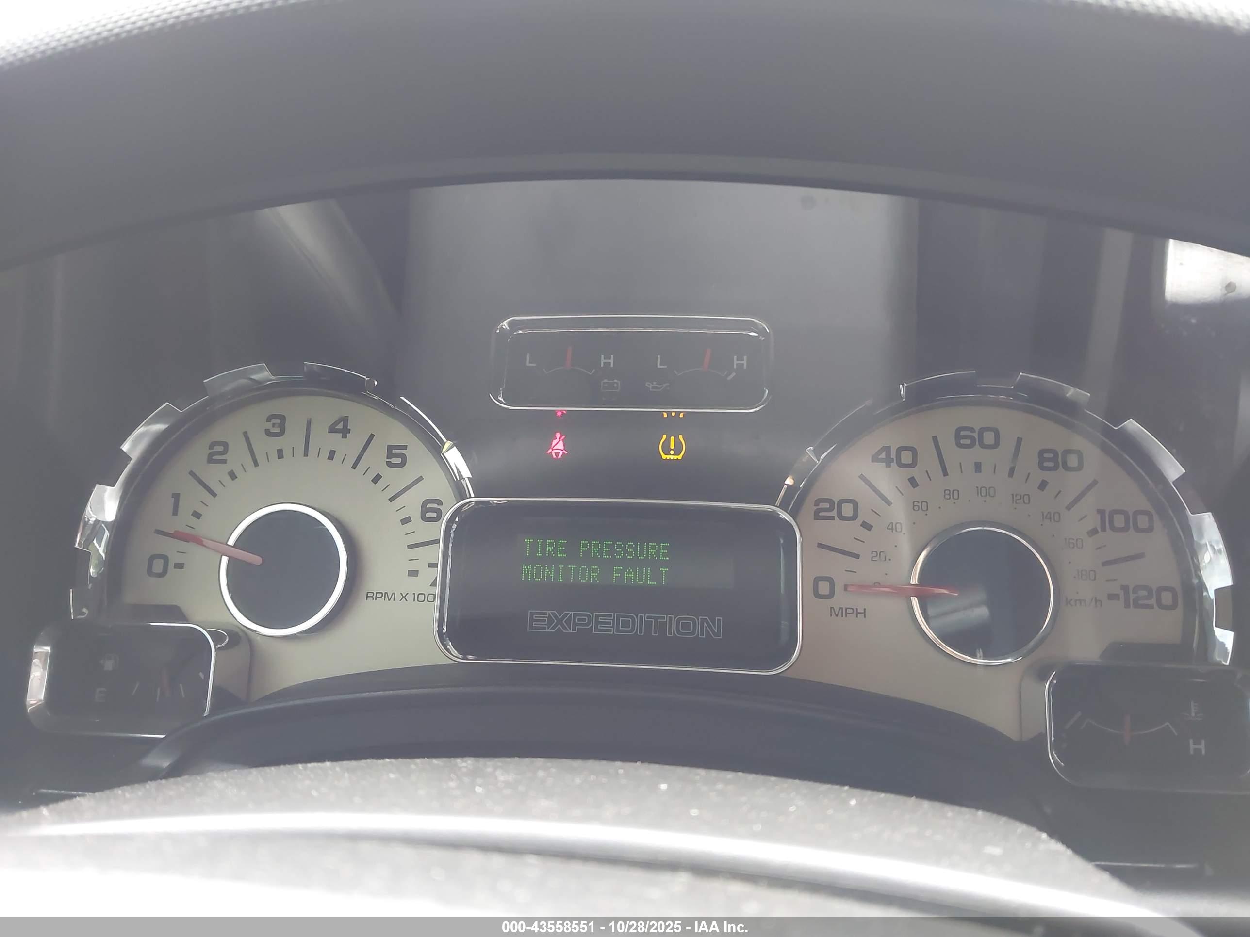 FORD EXPEDITION image 7