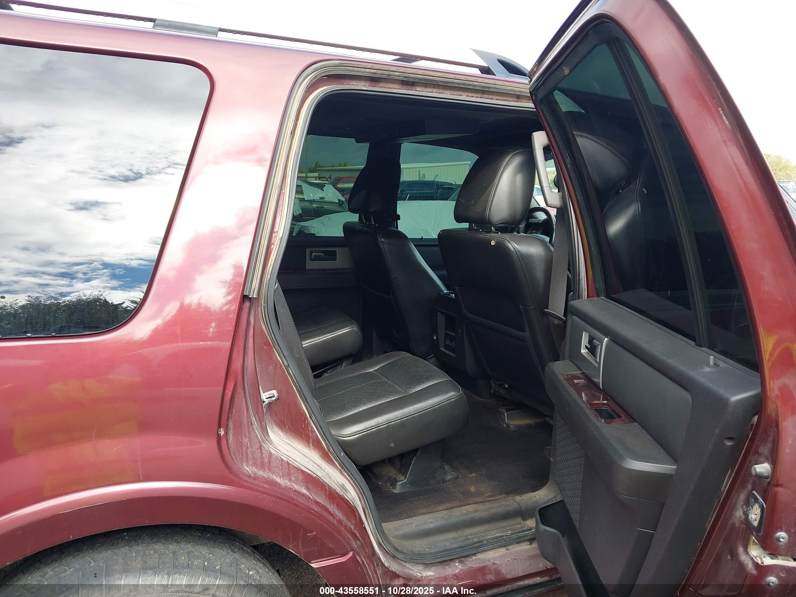 FORD EXPEDITION image 8