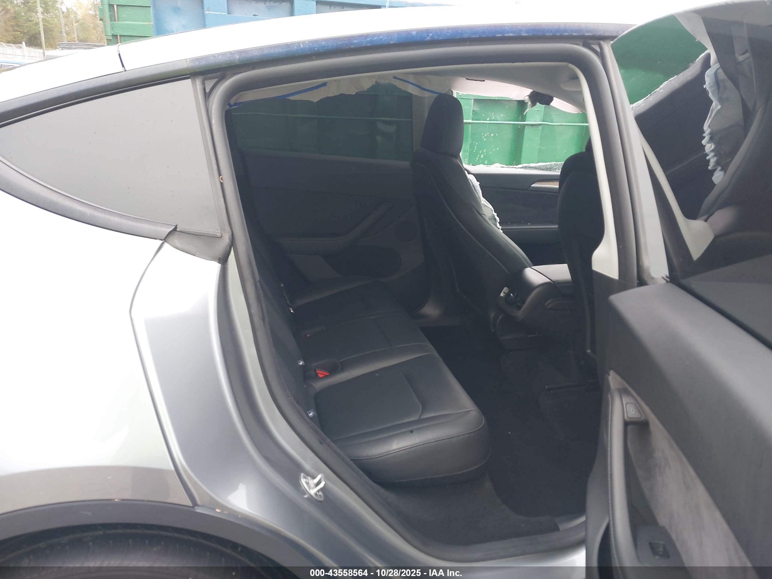 TESLA MODEL image 8