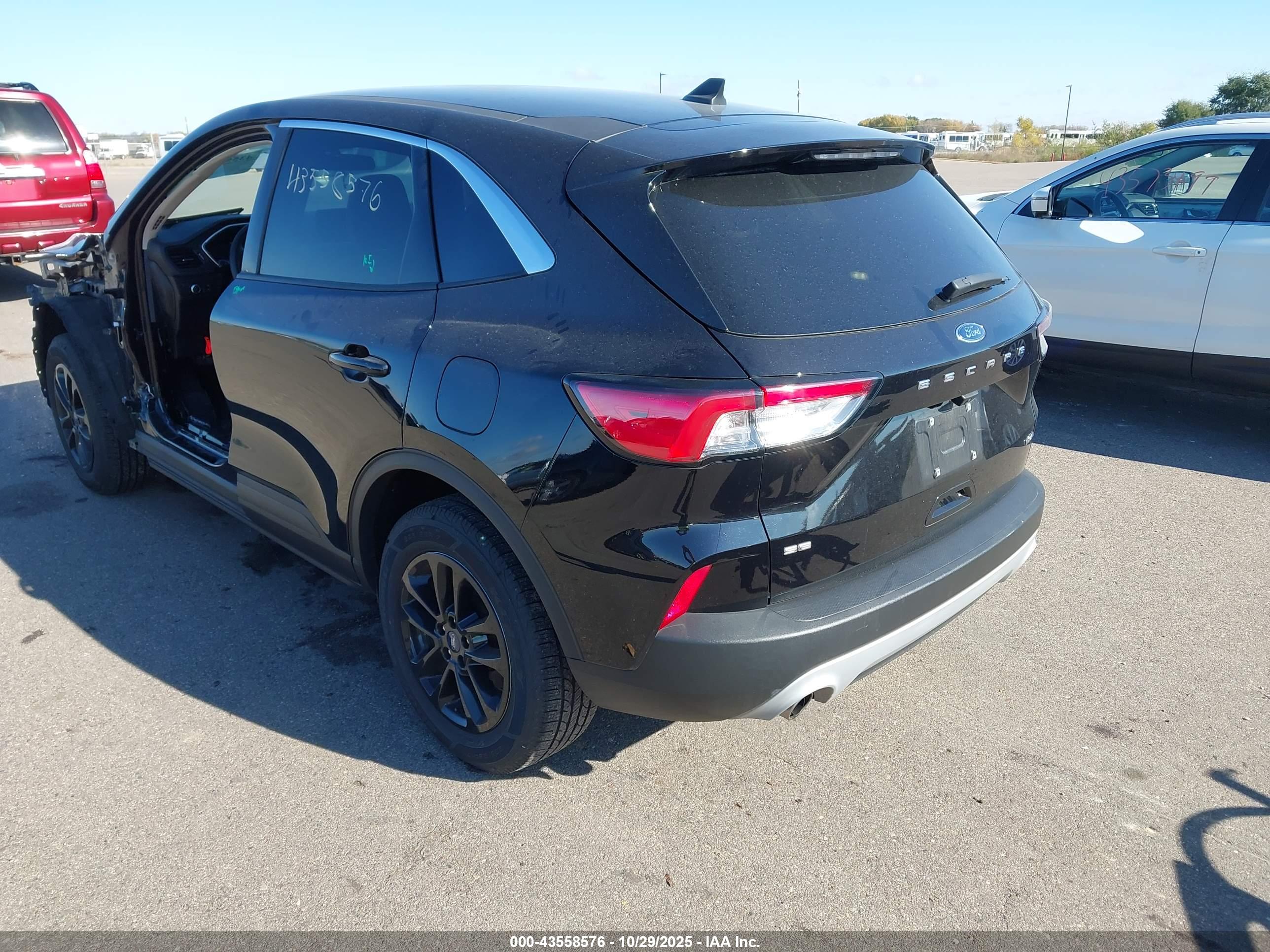 FORD ESCAPE image 3