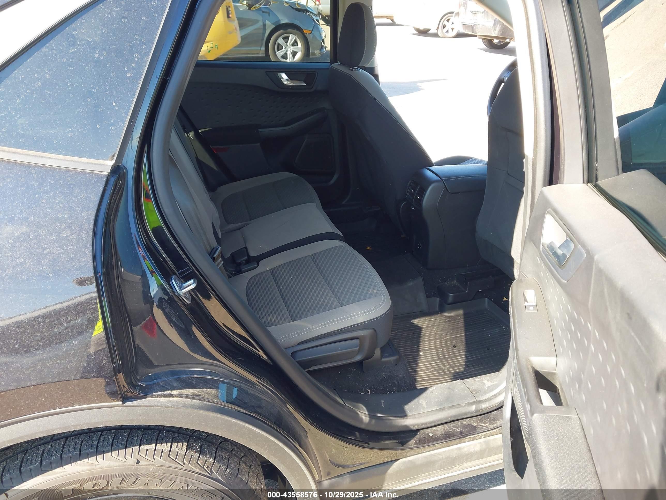 FORD ESCAPE image 8