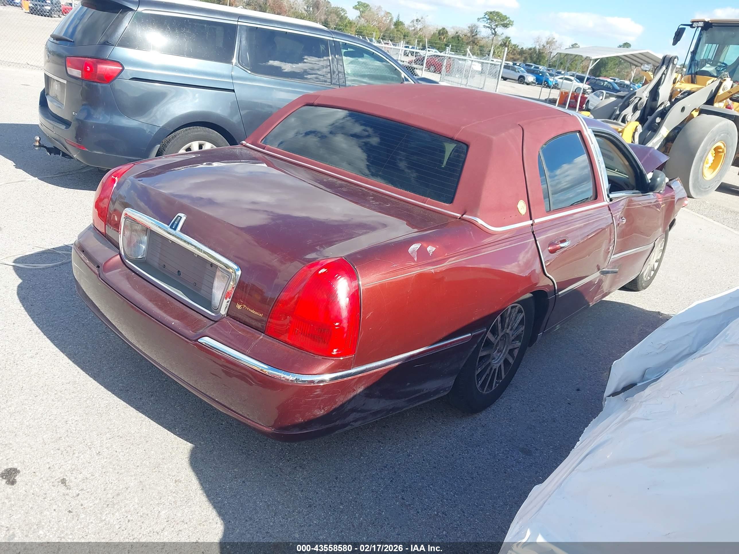 LINCOLN TOWN image 4