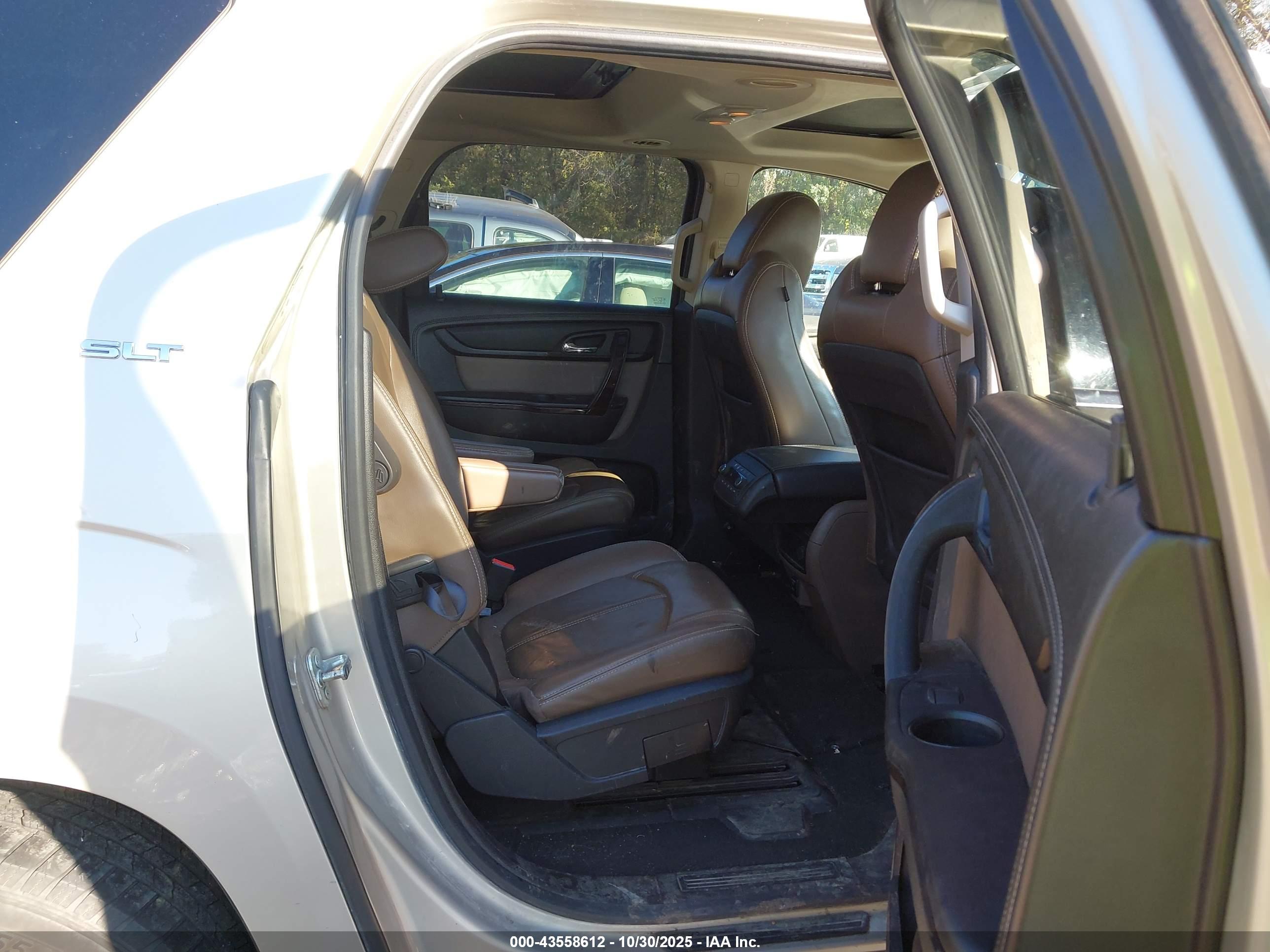 GMC ACADIA image 8