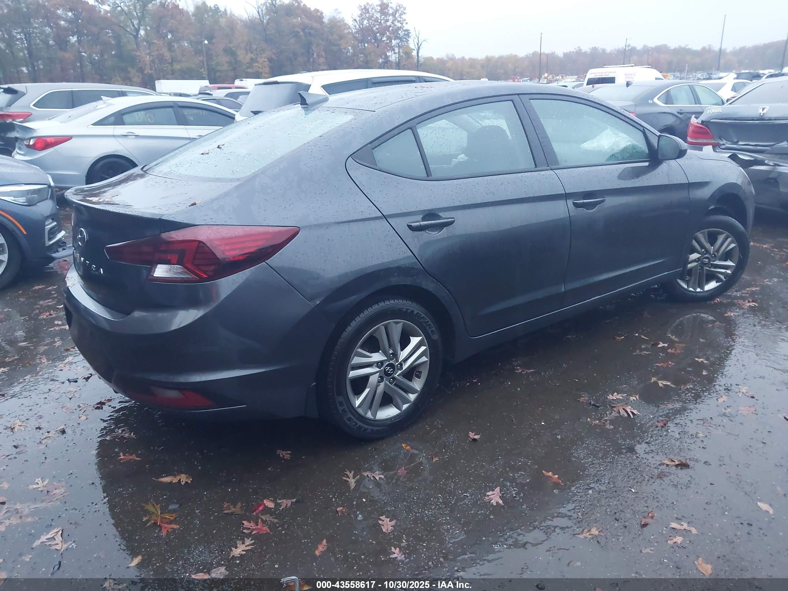 HYUNDAI ELANTRA image 4