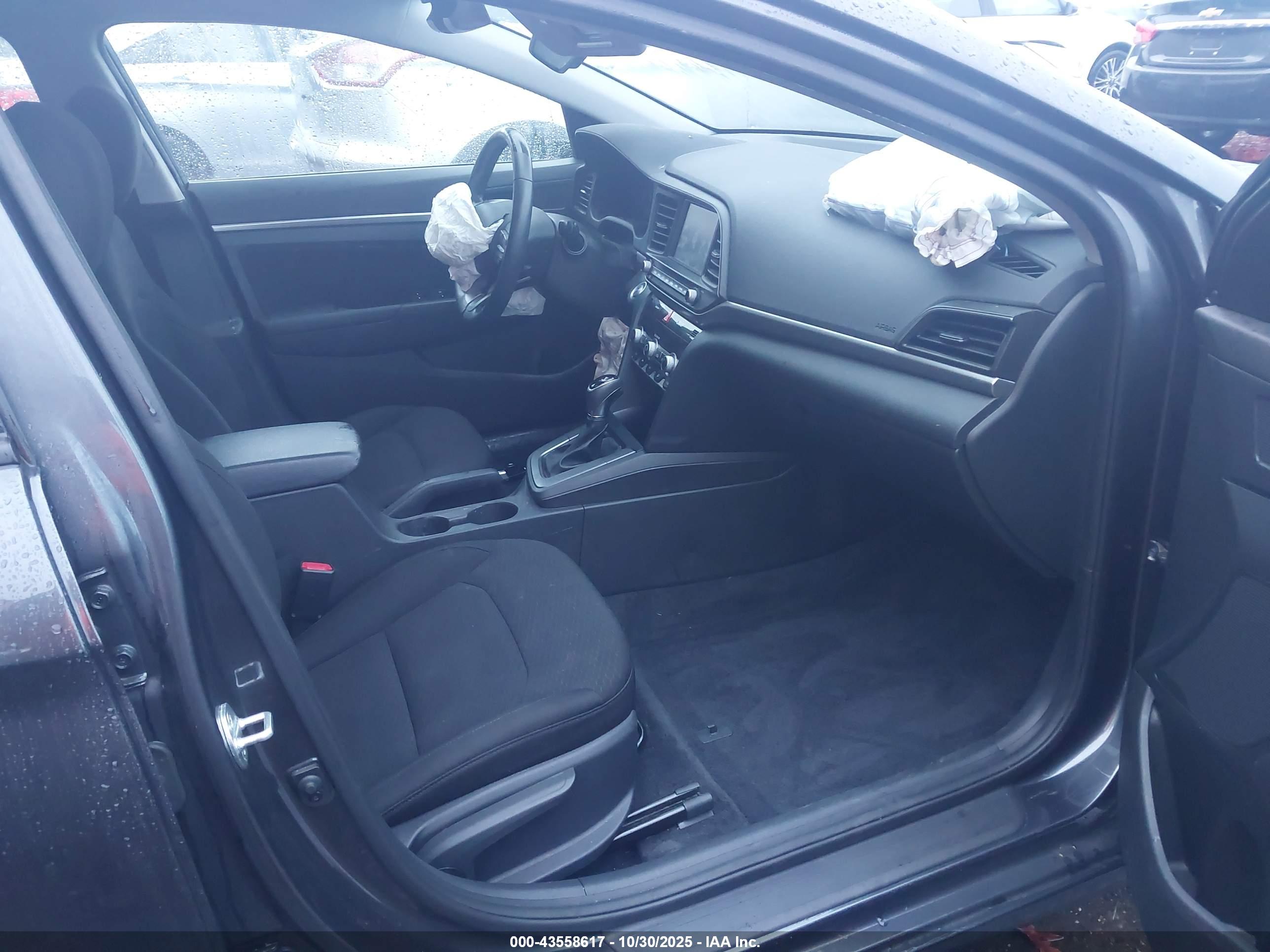 HYUNDAI ELANTRA image 5