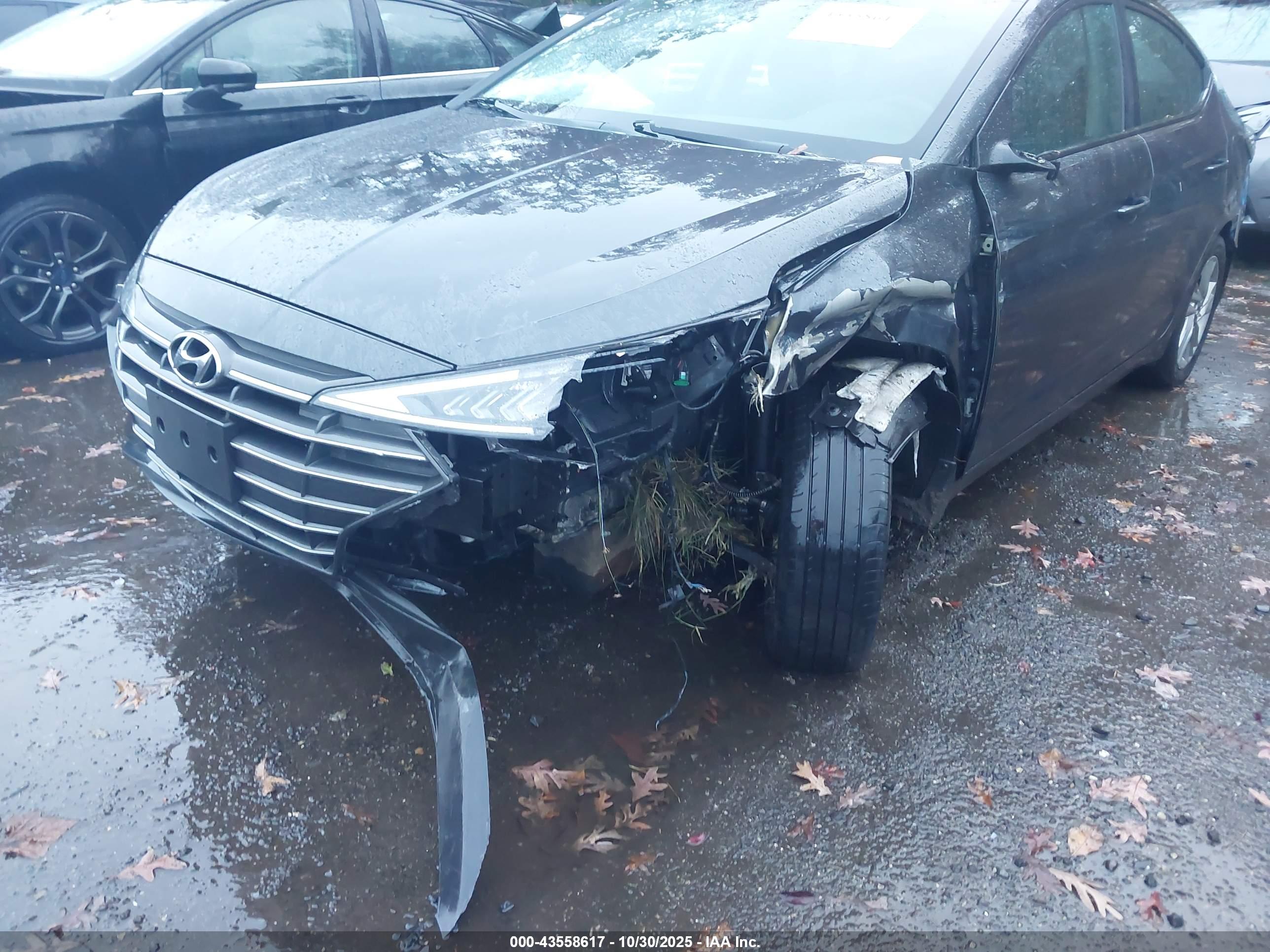 HYUNDAI ELANTRA image 6